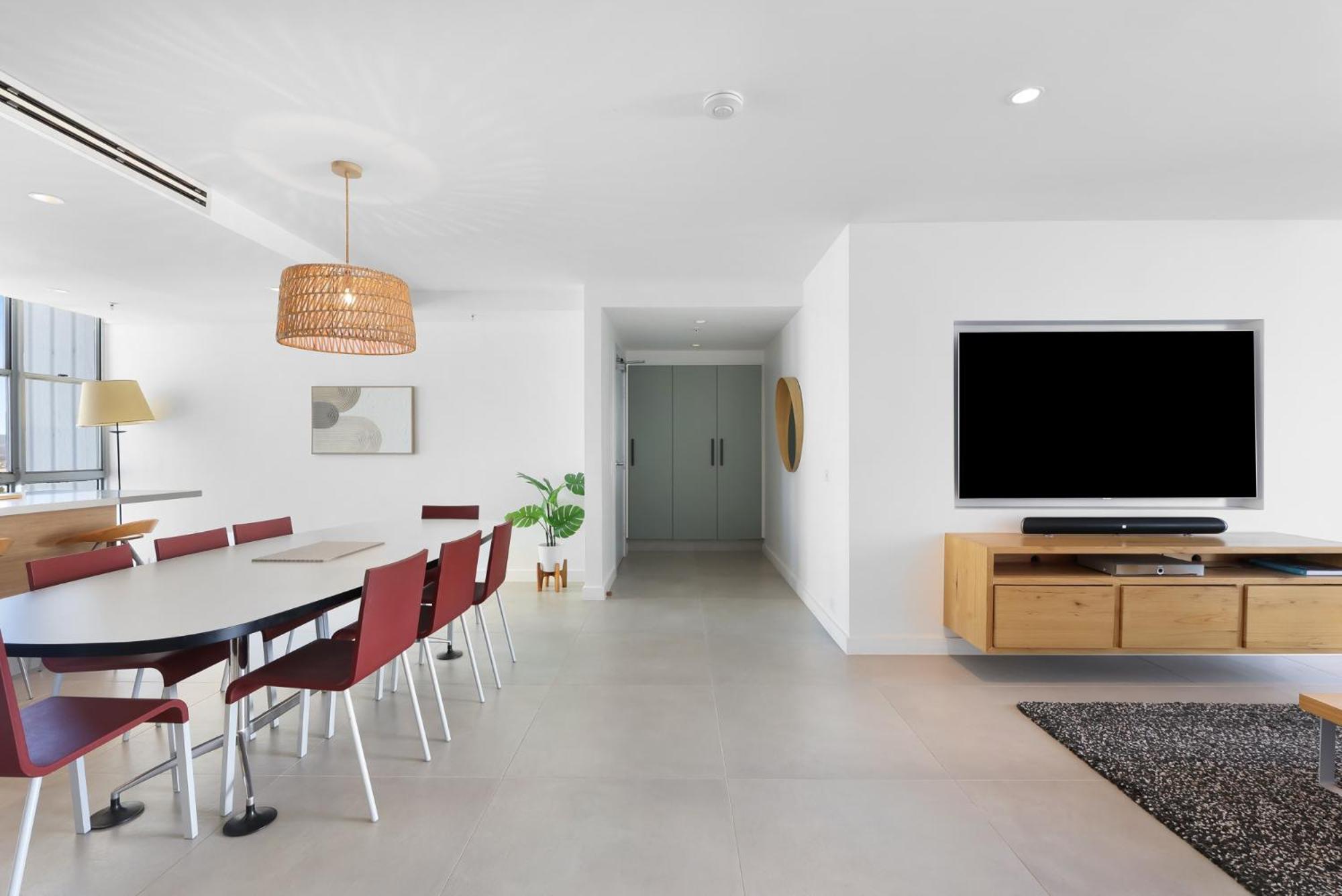 Surfers Paradise Stay with Resort-Style Amenities
