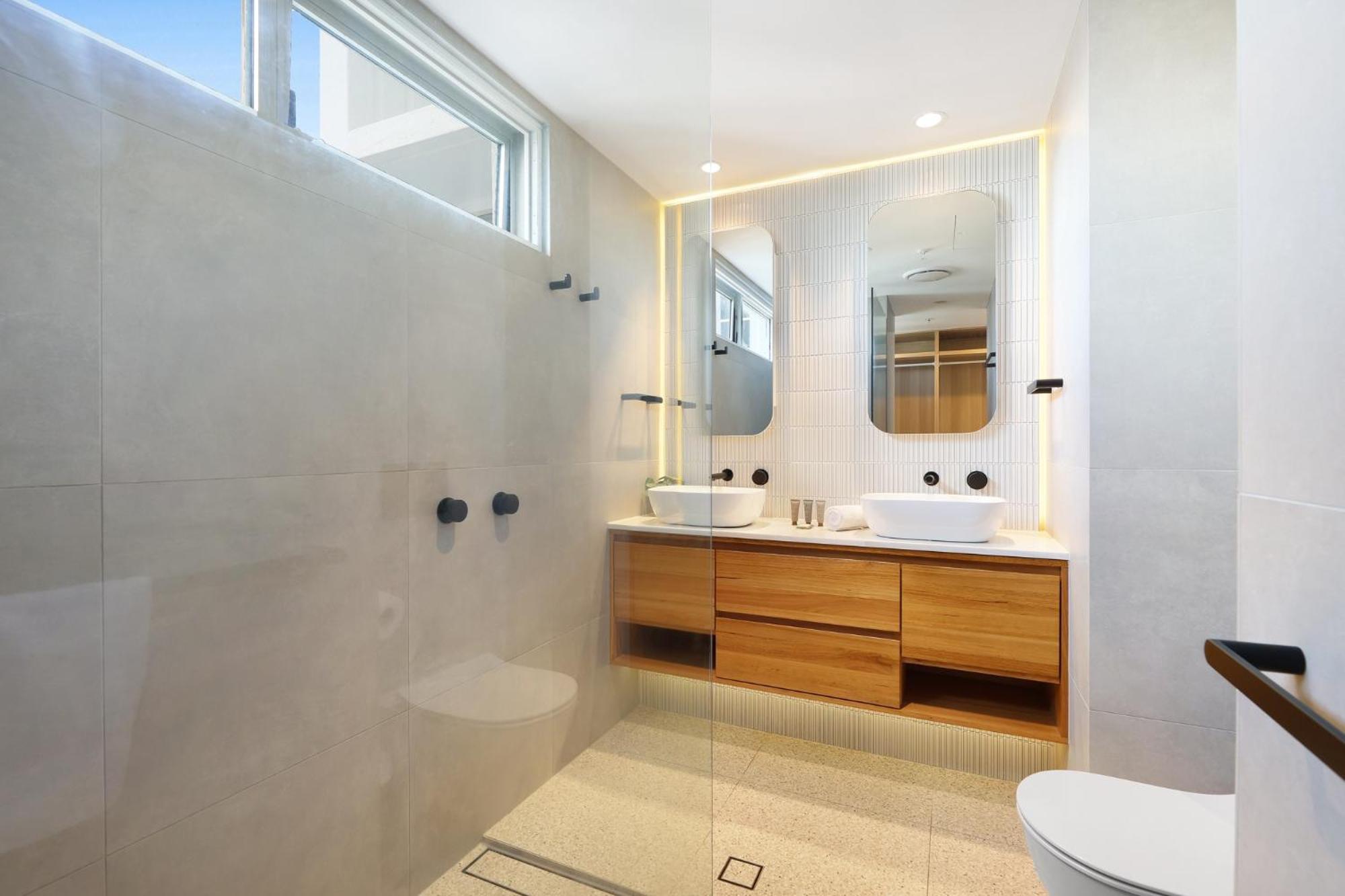 Surfers Paradise Stay with Resort-Style Amenities