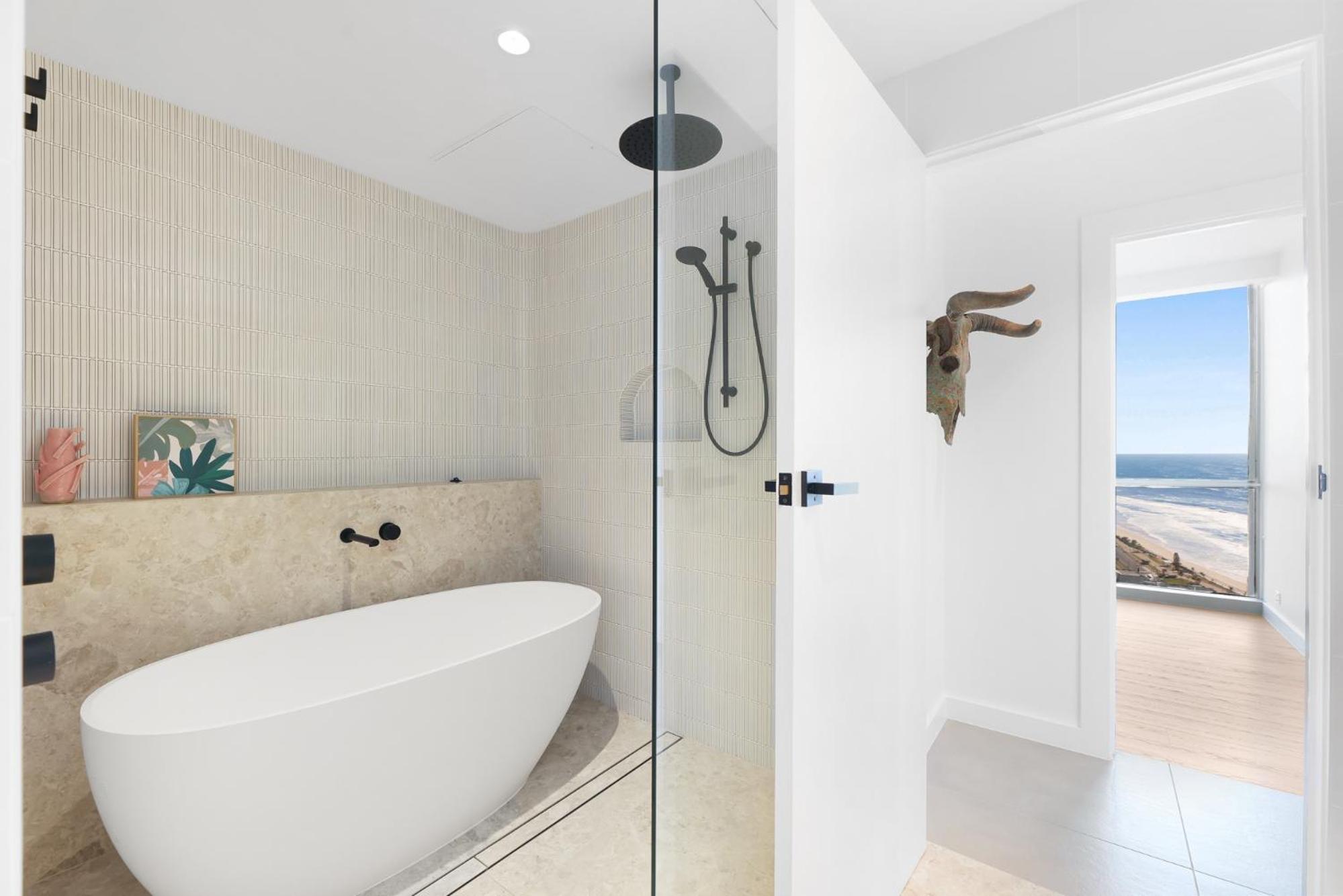 Surfers Paradise Stay with Resort-Style Amenities