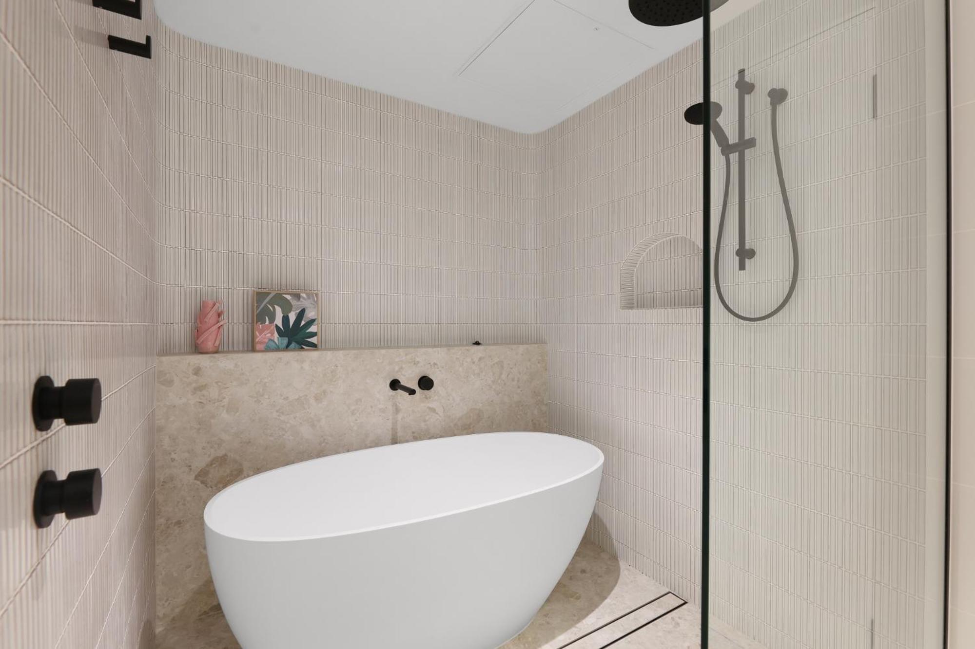 Surfers Paradise Stay with Resort-Style Amenities