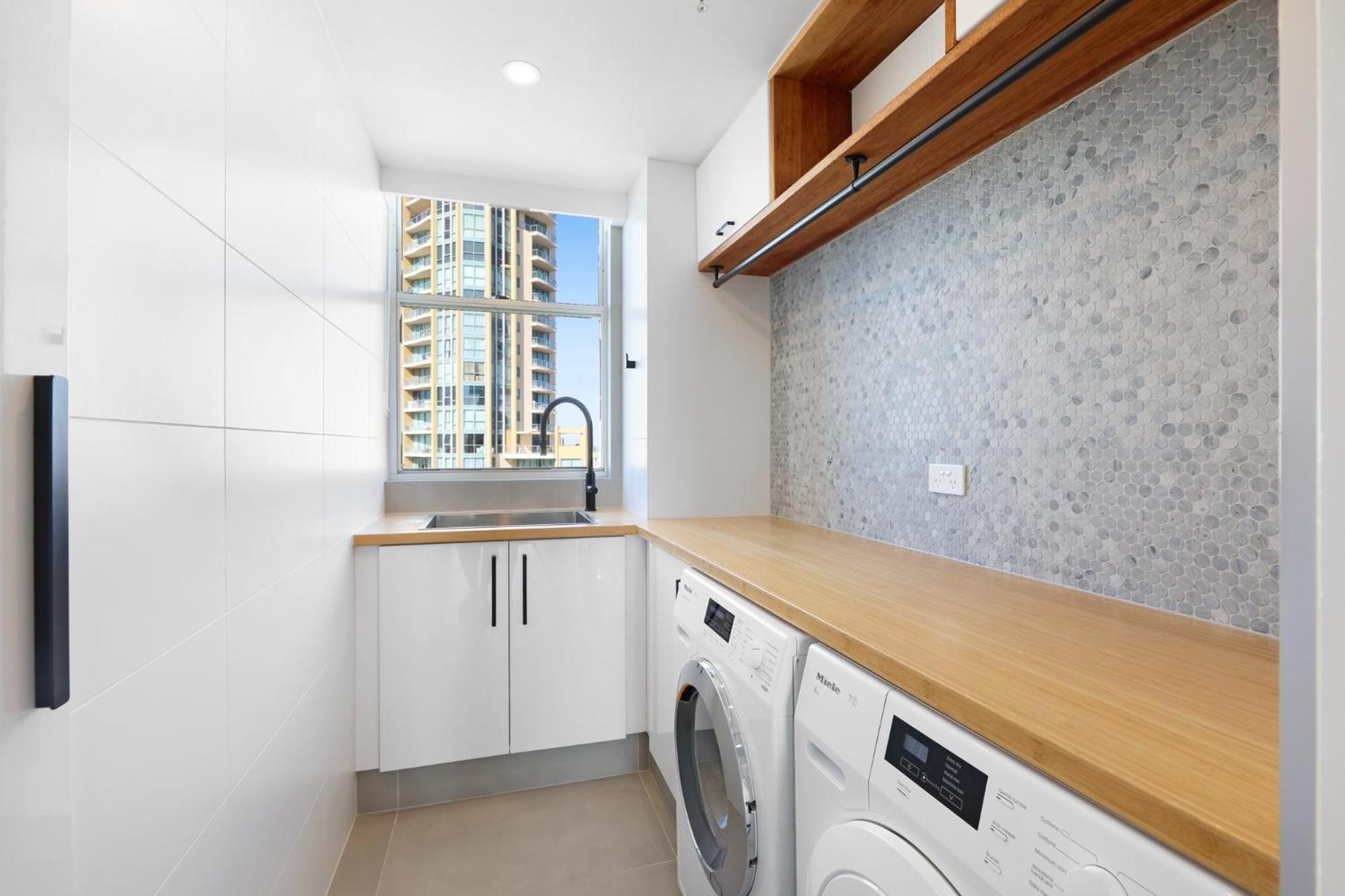 Surfers Paradise Stay with Resort-Style Amenities