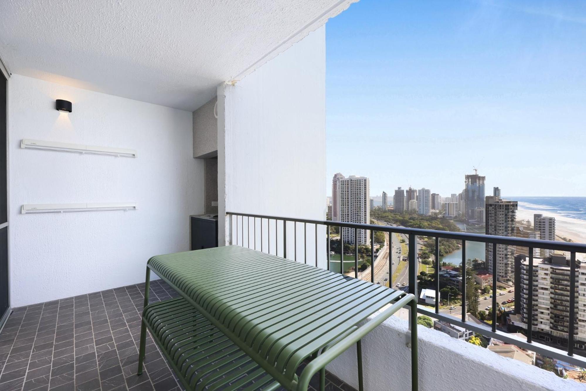 Surfers Paradise Stay with Resort-Style Amenities