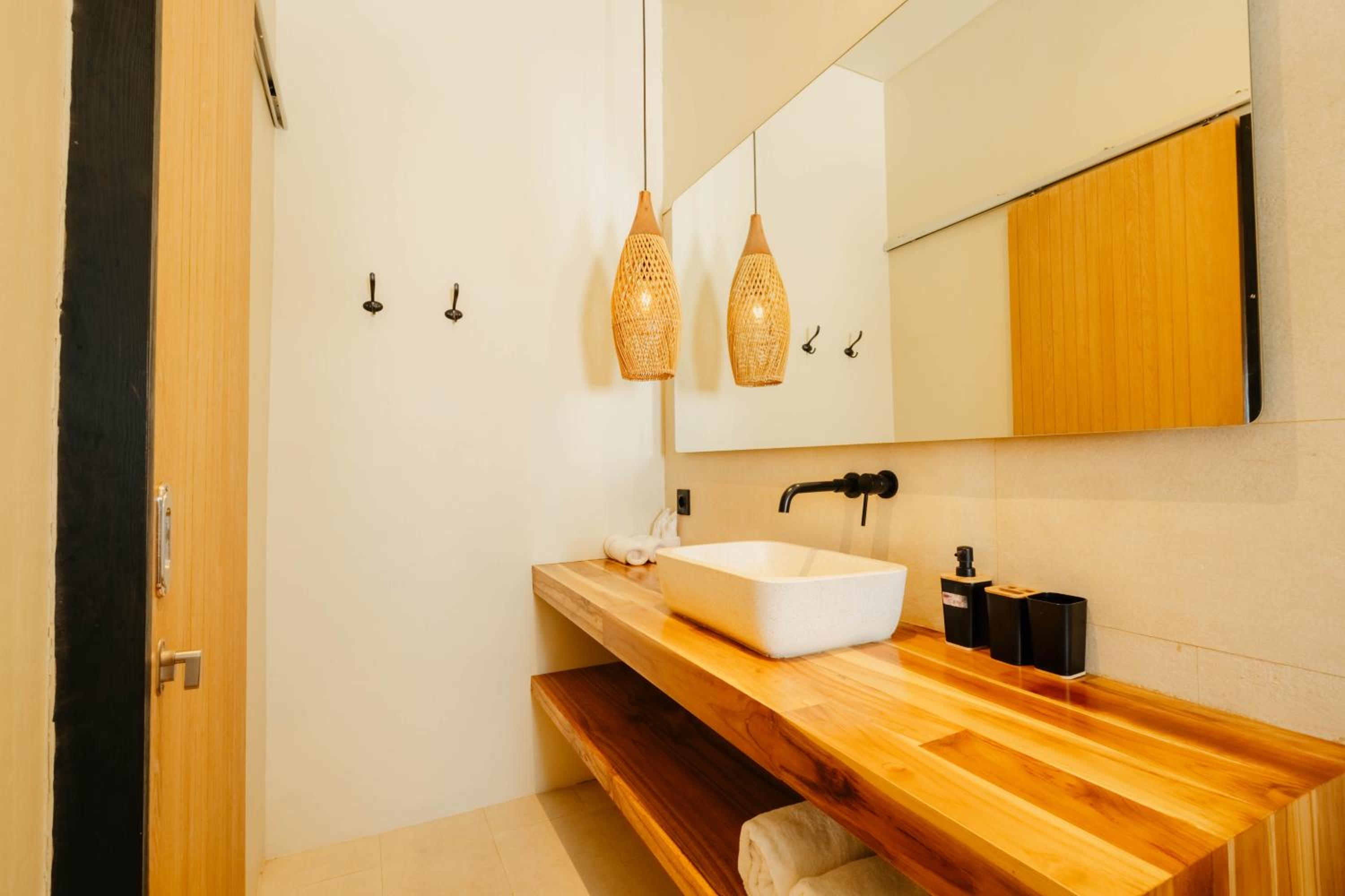 Apartment X - 1BR Mezanine in Bumbak near Canggu