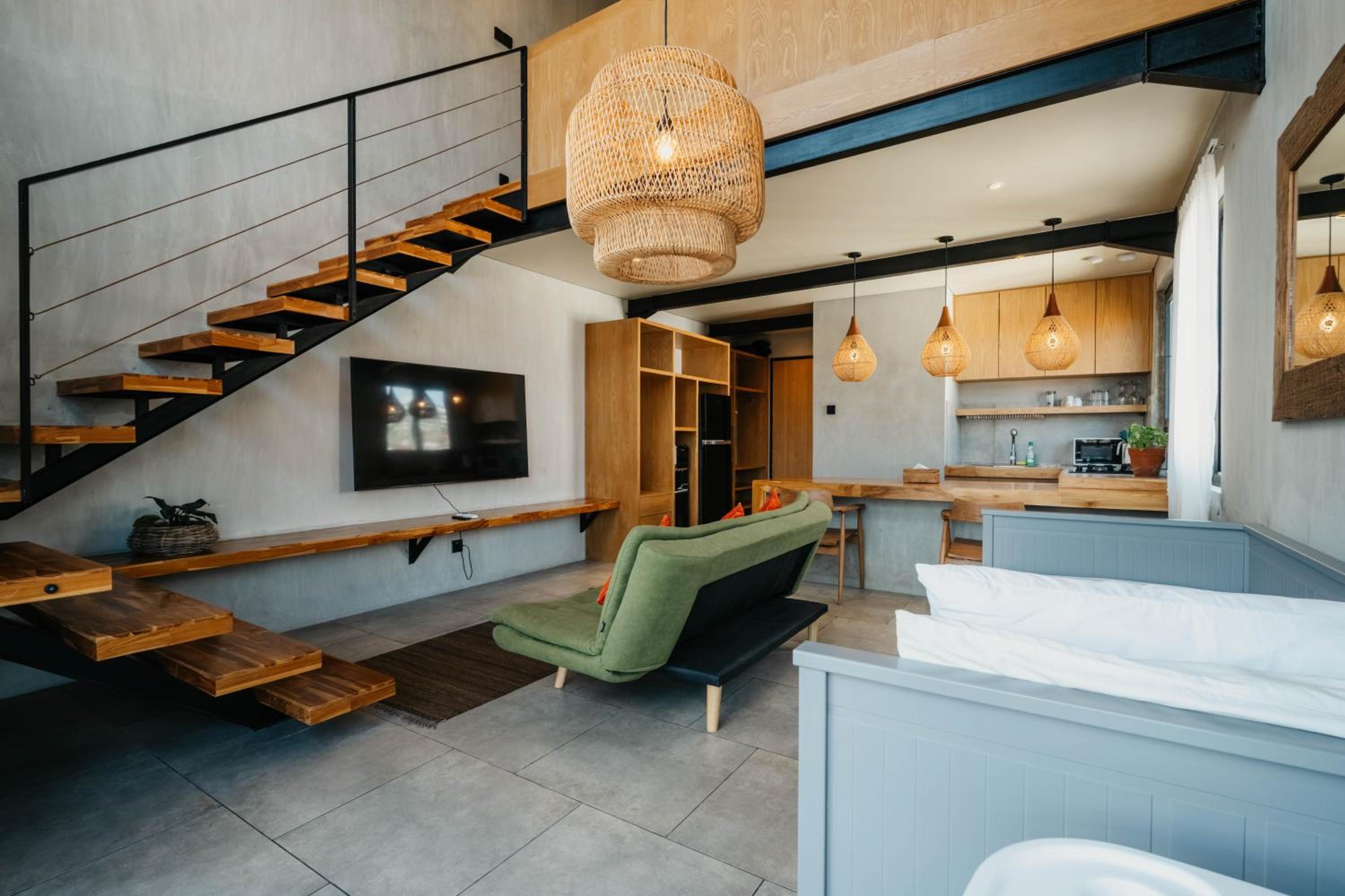 Apartment X - 1BR Mezanine in Bumbak near Canggu
