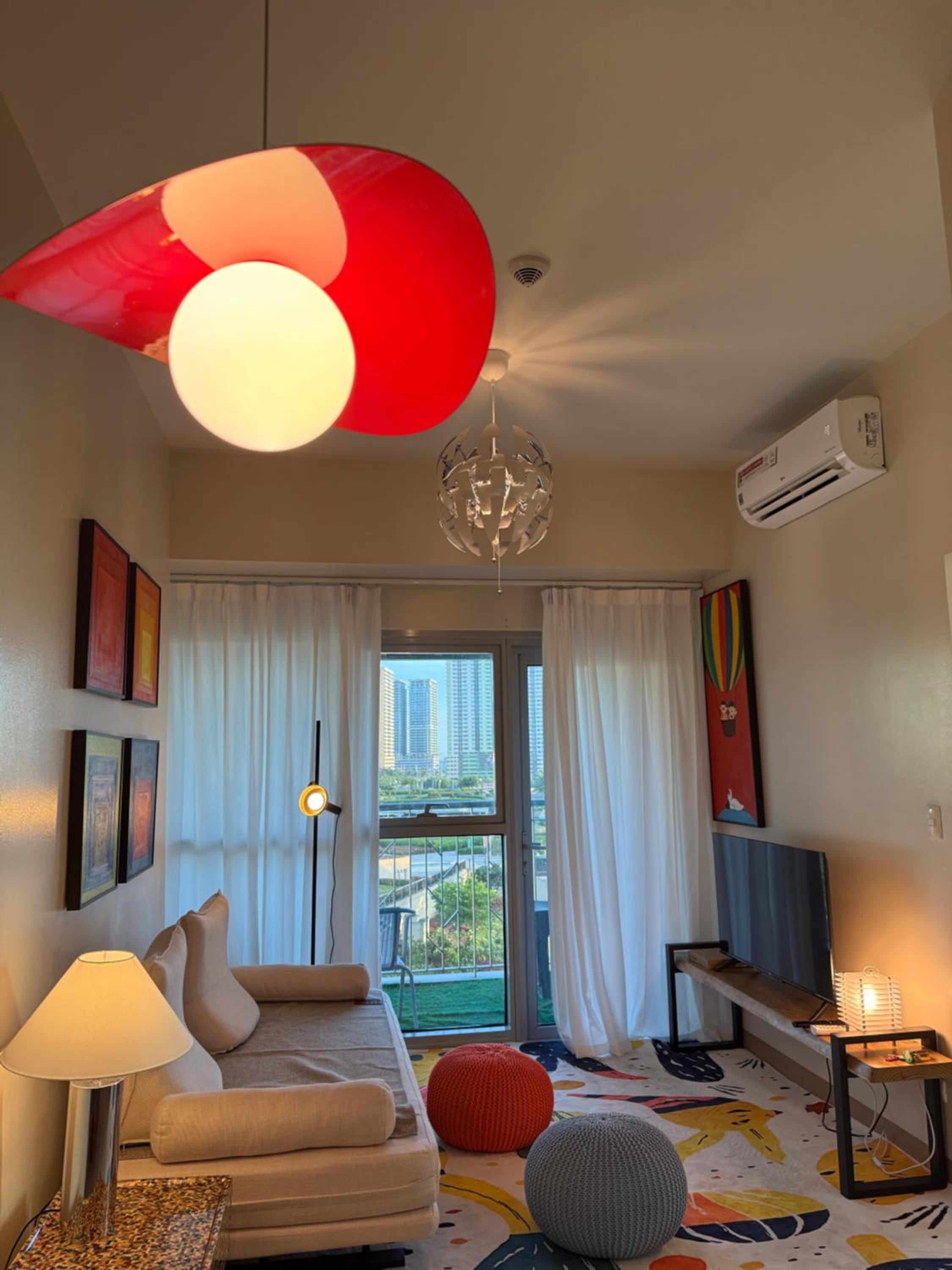 Modern 1BR with Balcony Facing Infinity Pool Manila Bay Sunset Near Airports OKADA Solaire MOA