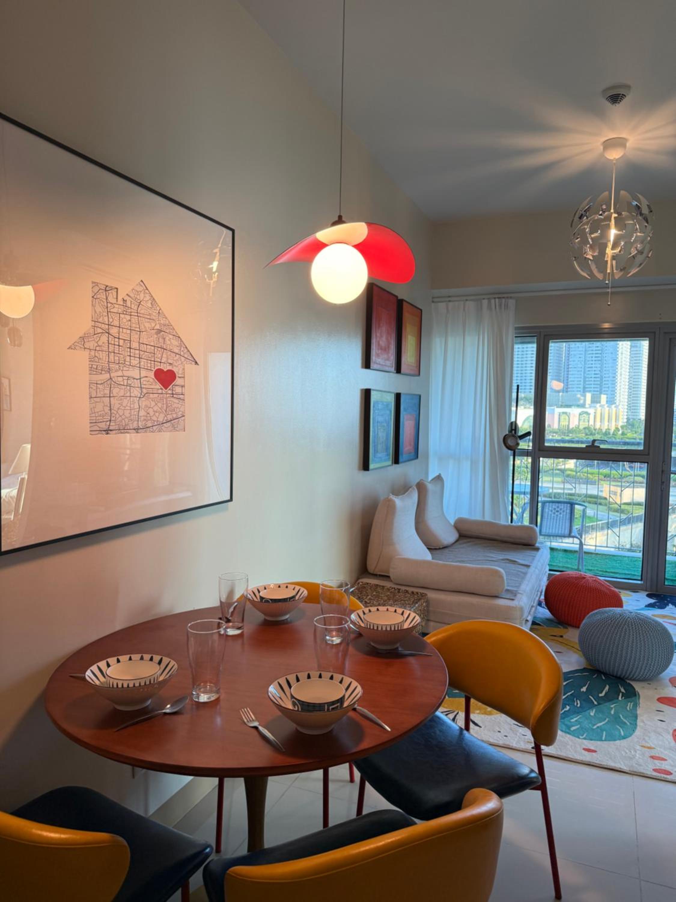 Modern 1BR with Balcony Facing Infinity Pool Manila Bay Sunset Near Airports OKADA Solaire MOA