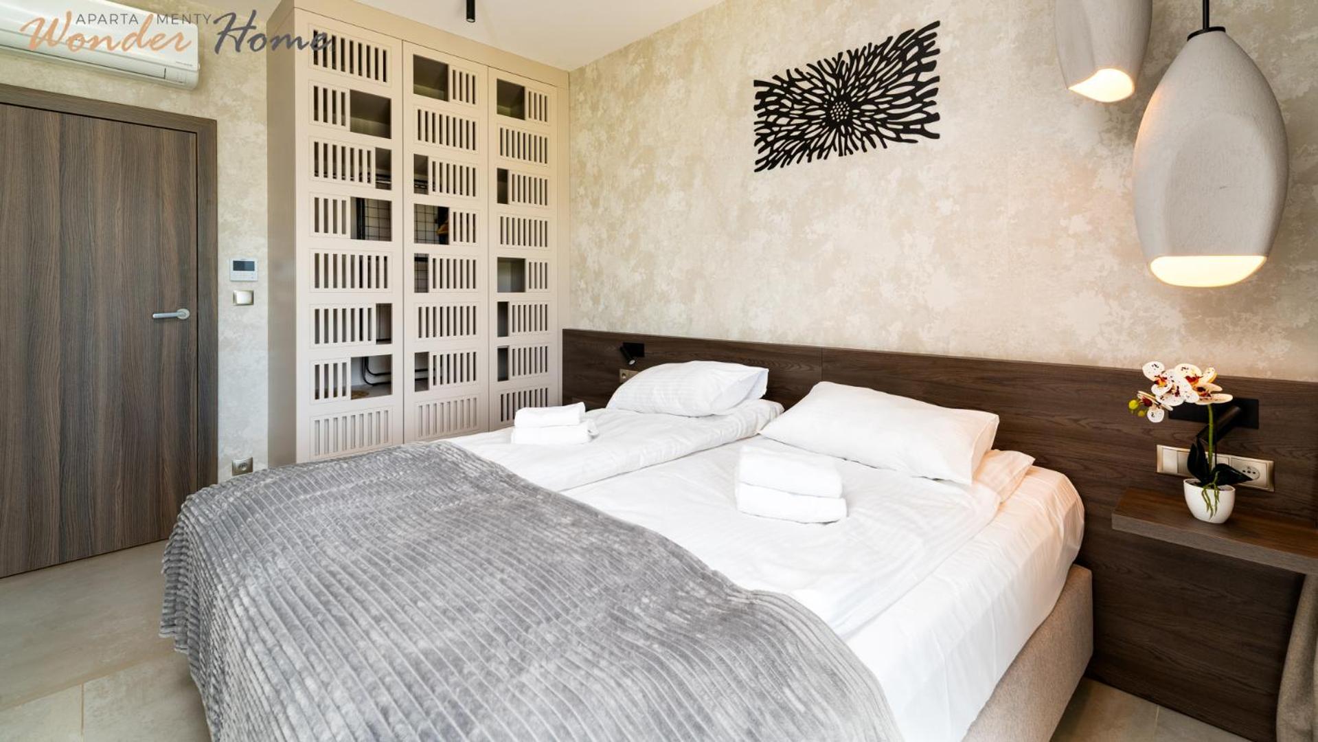 Wonder Hill - bajkowy widok na góry i zalew, strefa wellness na terenie kompleksu