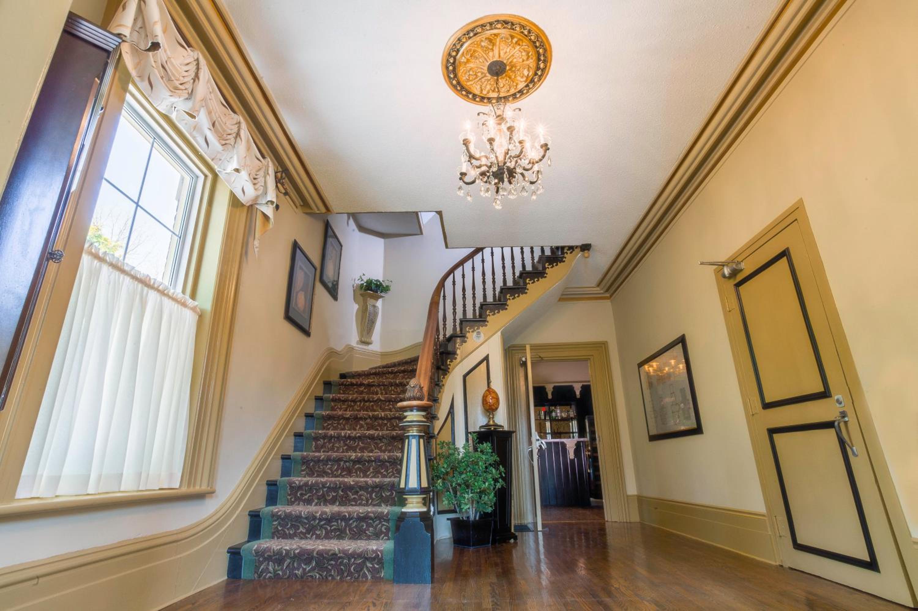 The Woodview Inn