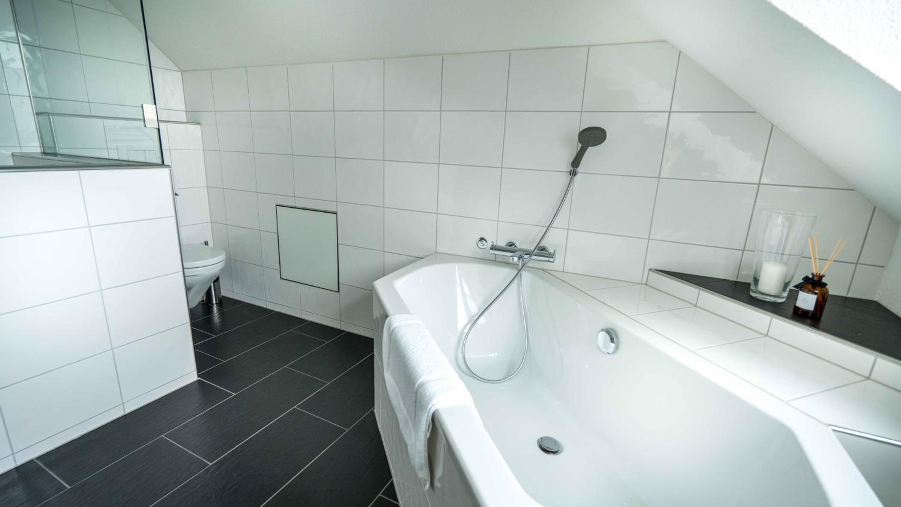 Löwenplatz Apartment near Station by Airhome