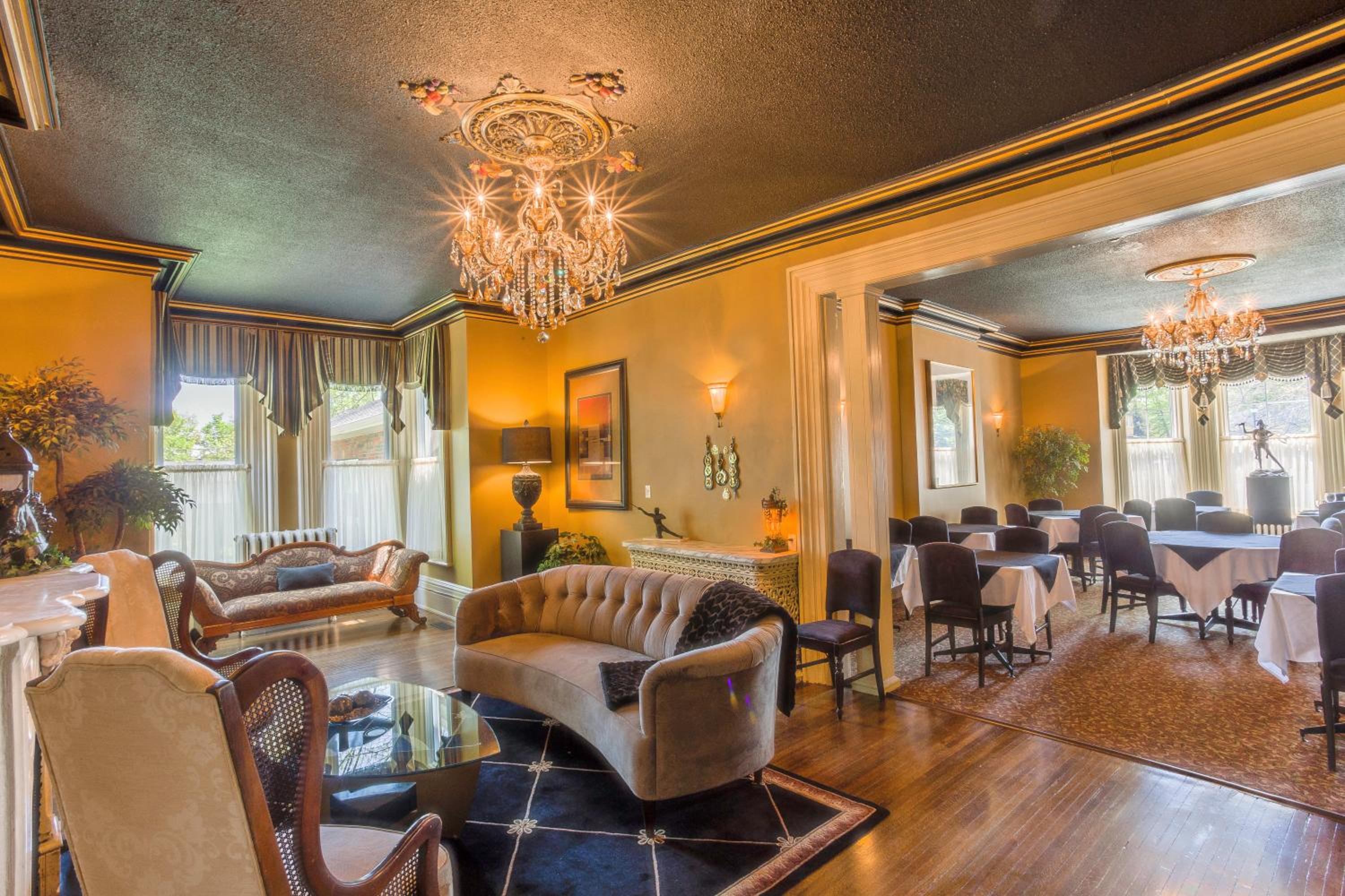 The Woodview Inn