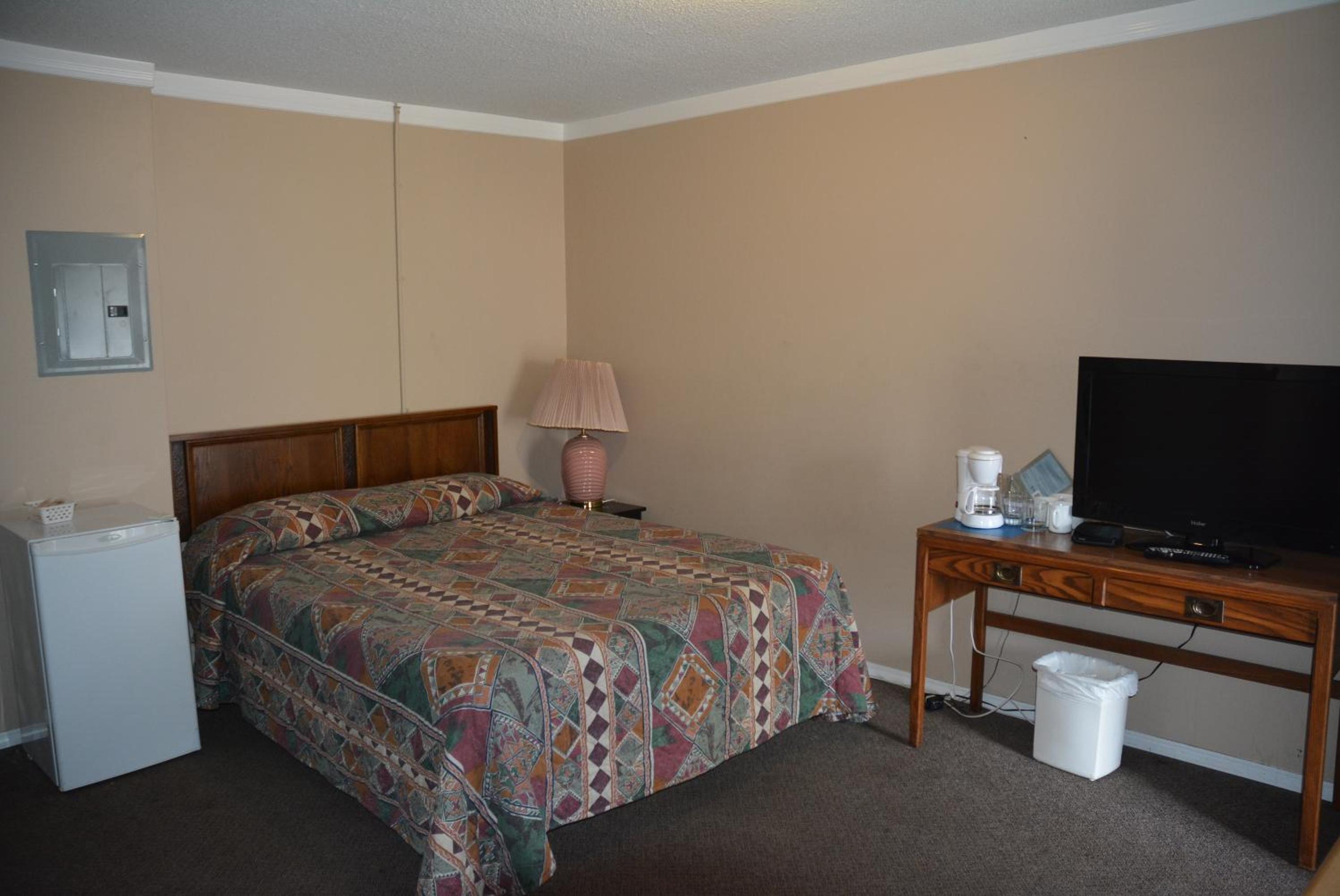 Bluebird Motel view 3