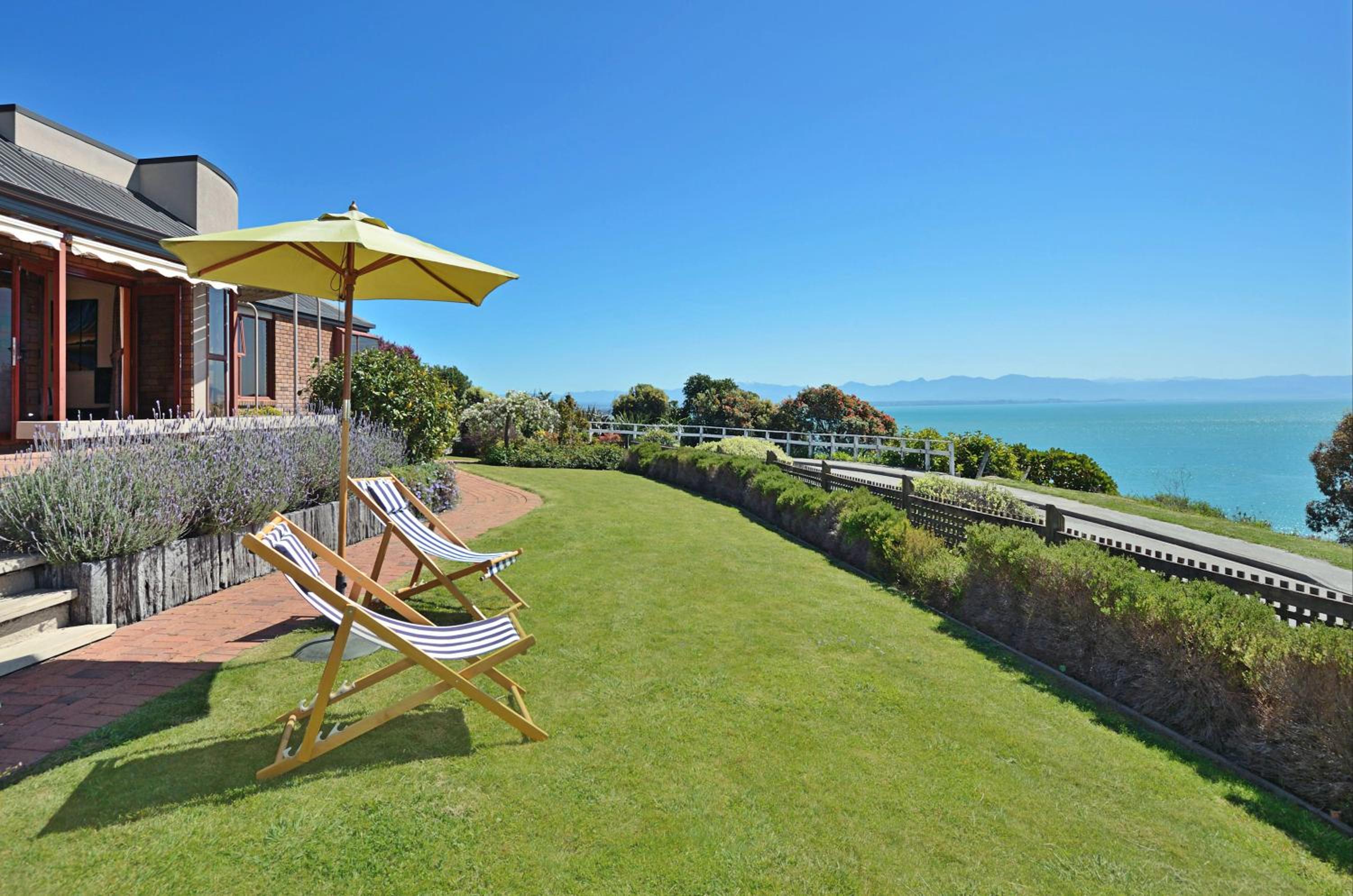 The Cliffs - Nelson Waterfront Home view 2