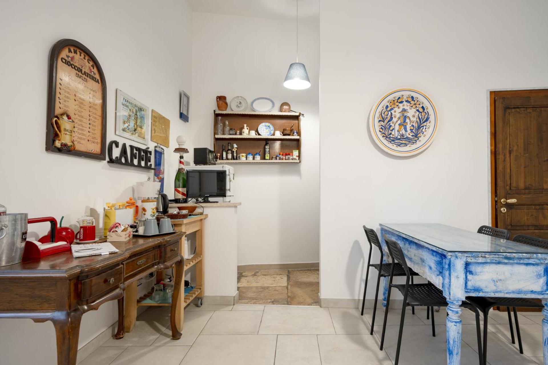 Corte Fiorita - City Center historical stay