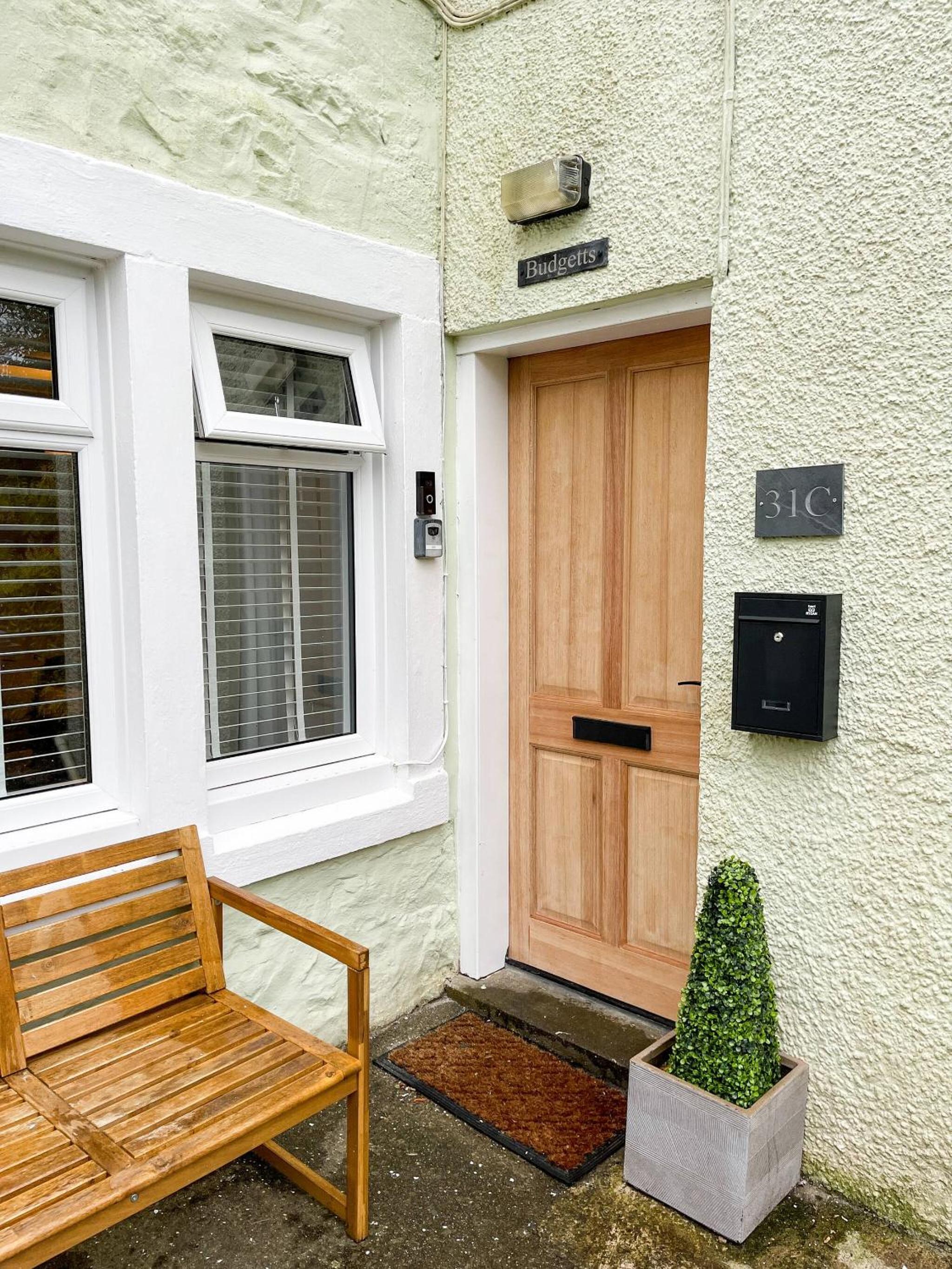 The Retreat, Cosy 1 Bed Cottage, Town Centre Location