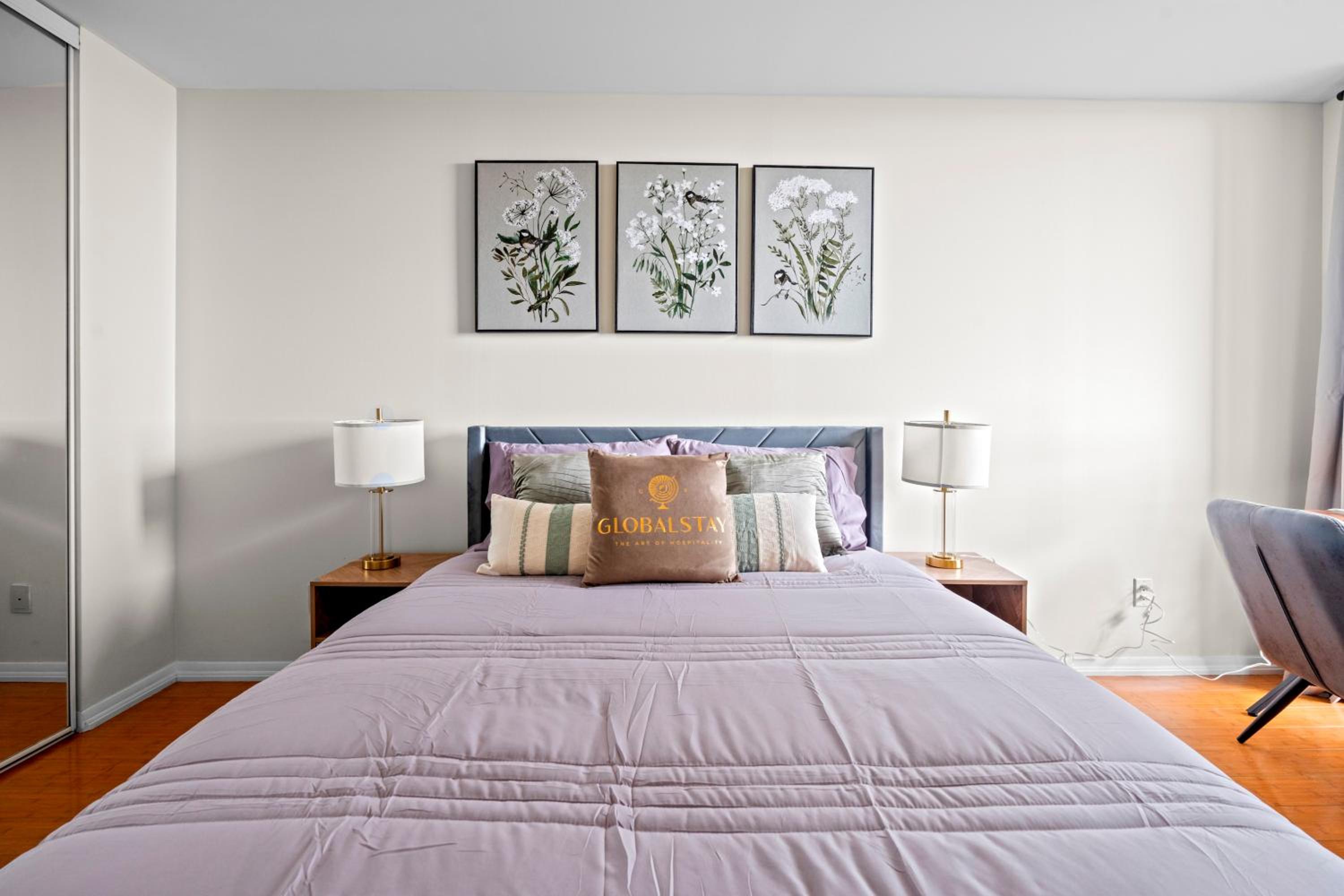 Superior 1Bedroom&DEN Condo with Balcony