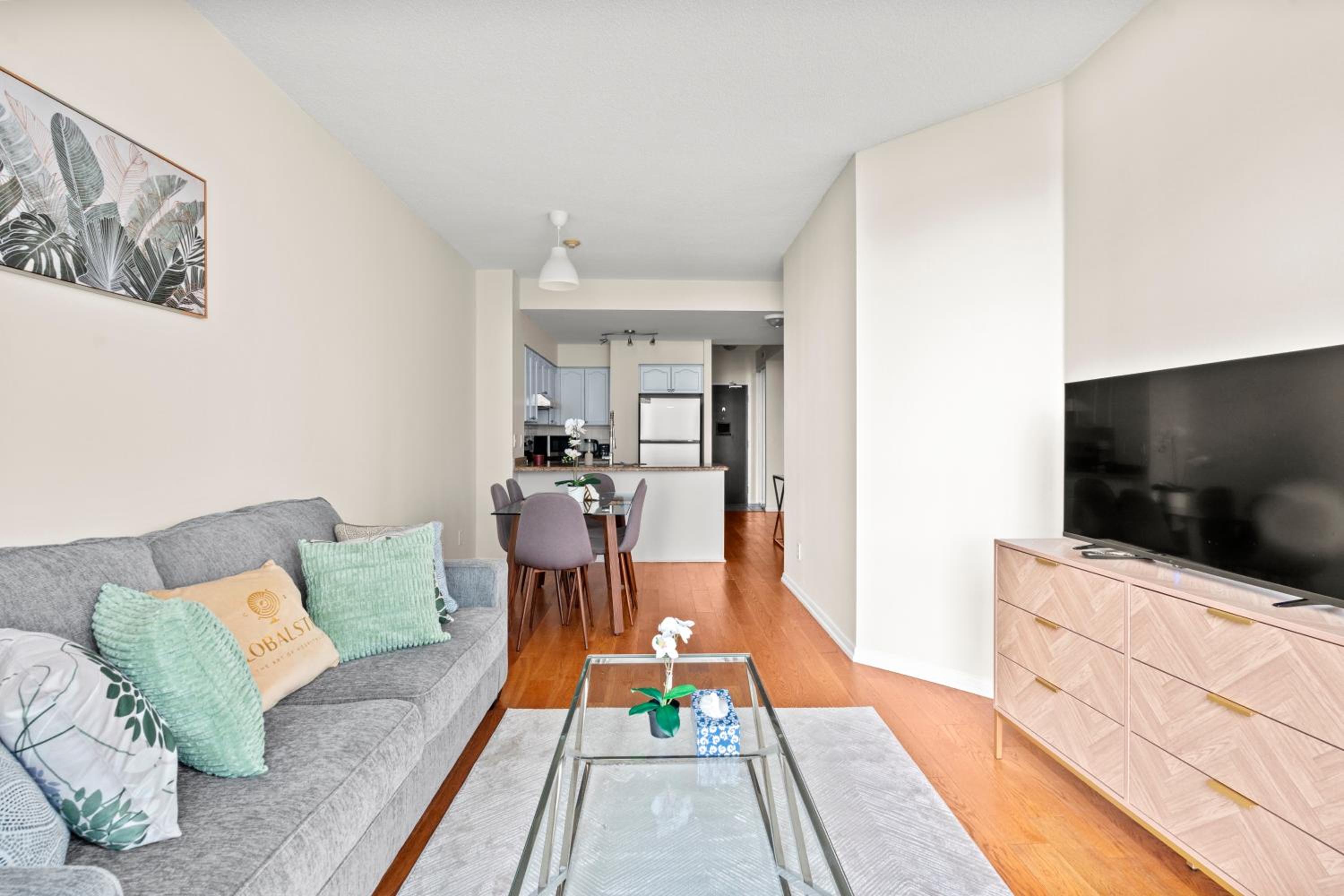Superior 1Bedroom&DEN Condo with Balcony