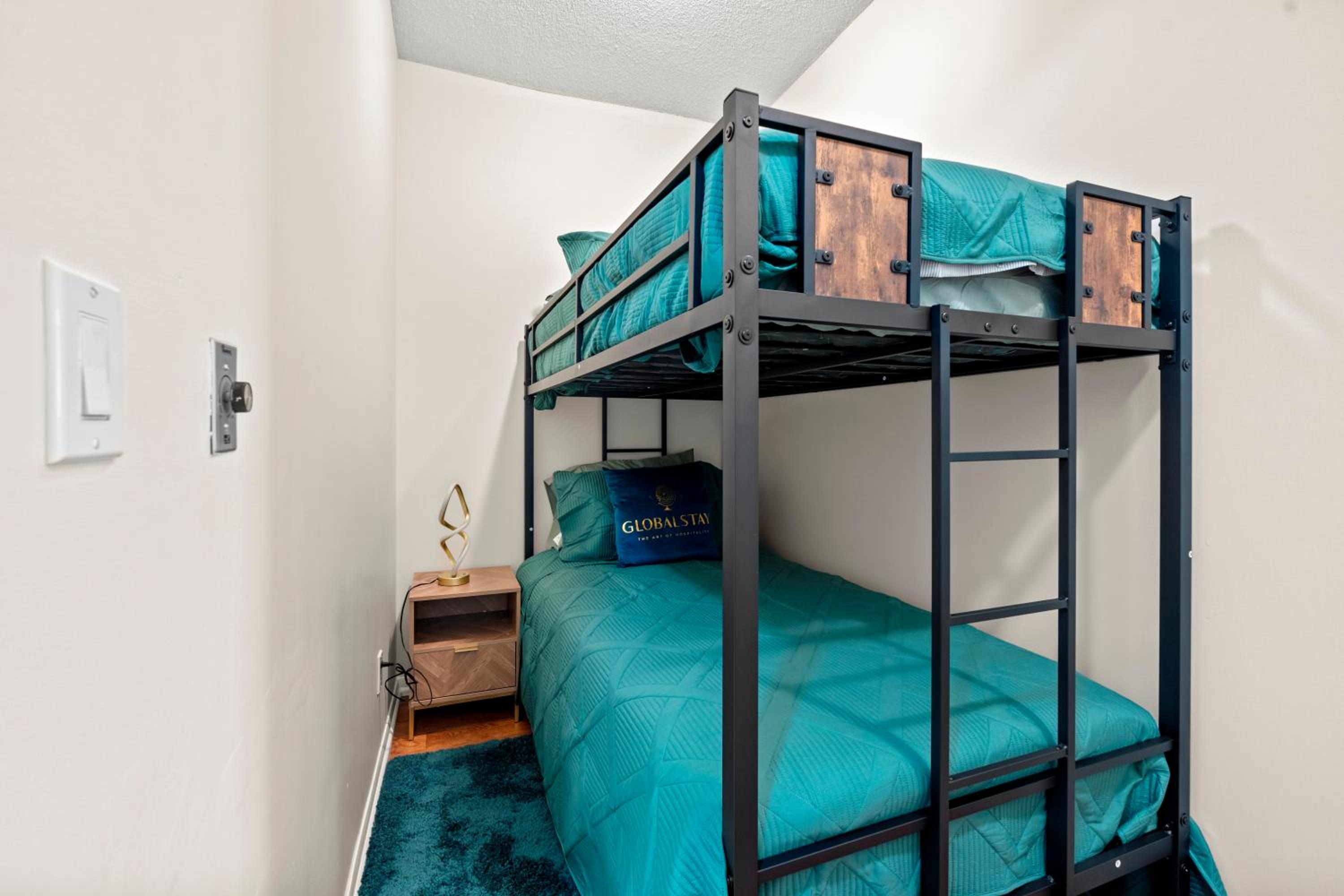 Superior 1Bedroom&DEN Condo with Balcony