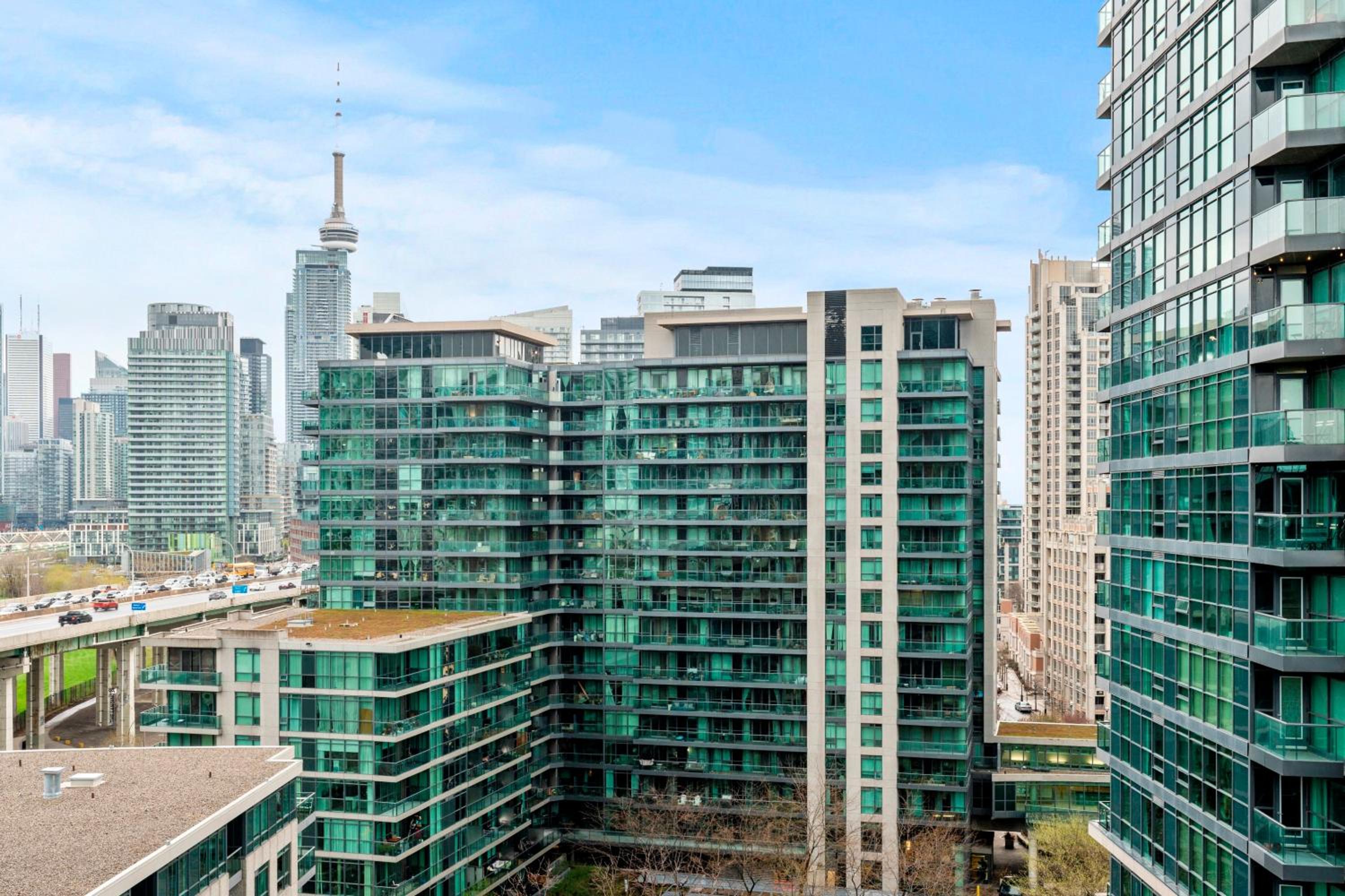 Superior 1Bedroom&DEN Condo with Balcony