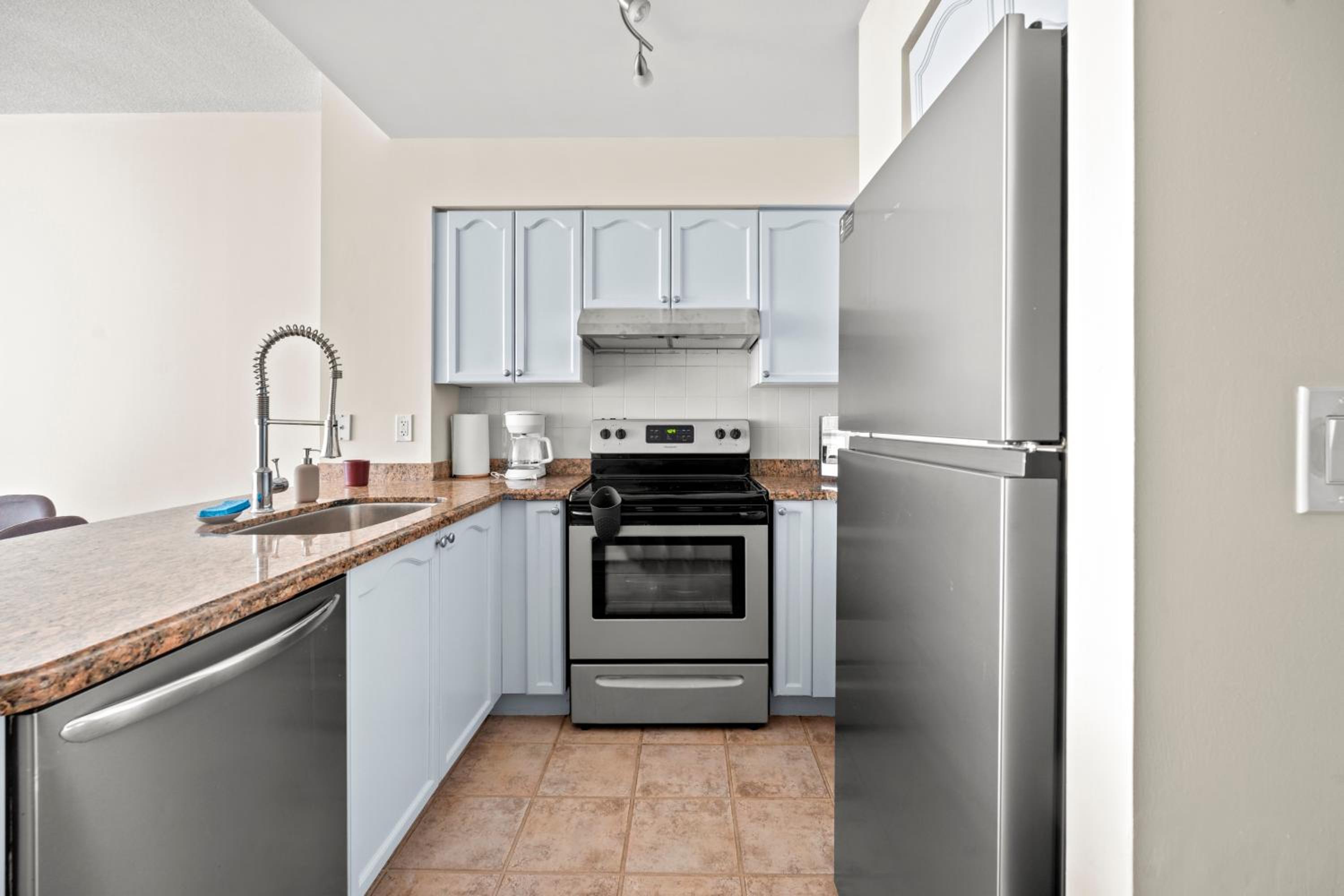 Superior 1Bedroom&DEN Condo with Balcony