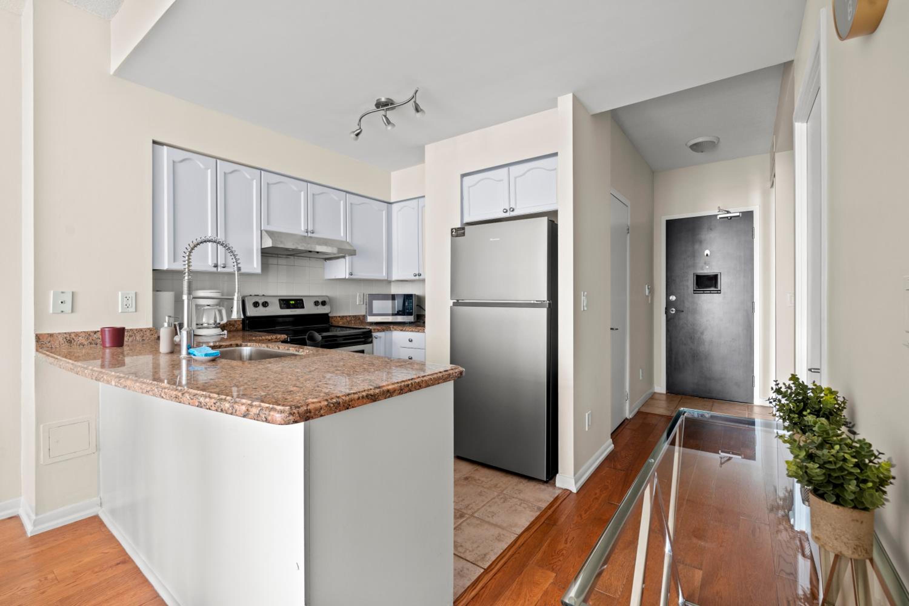 Superior 1Bedroom&DEN Condo with Balcony