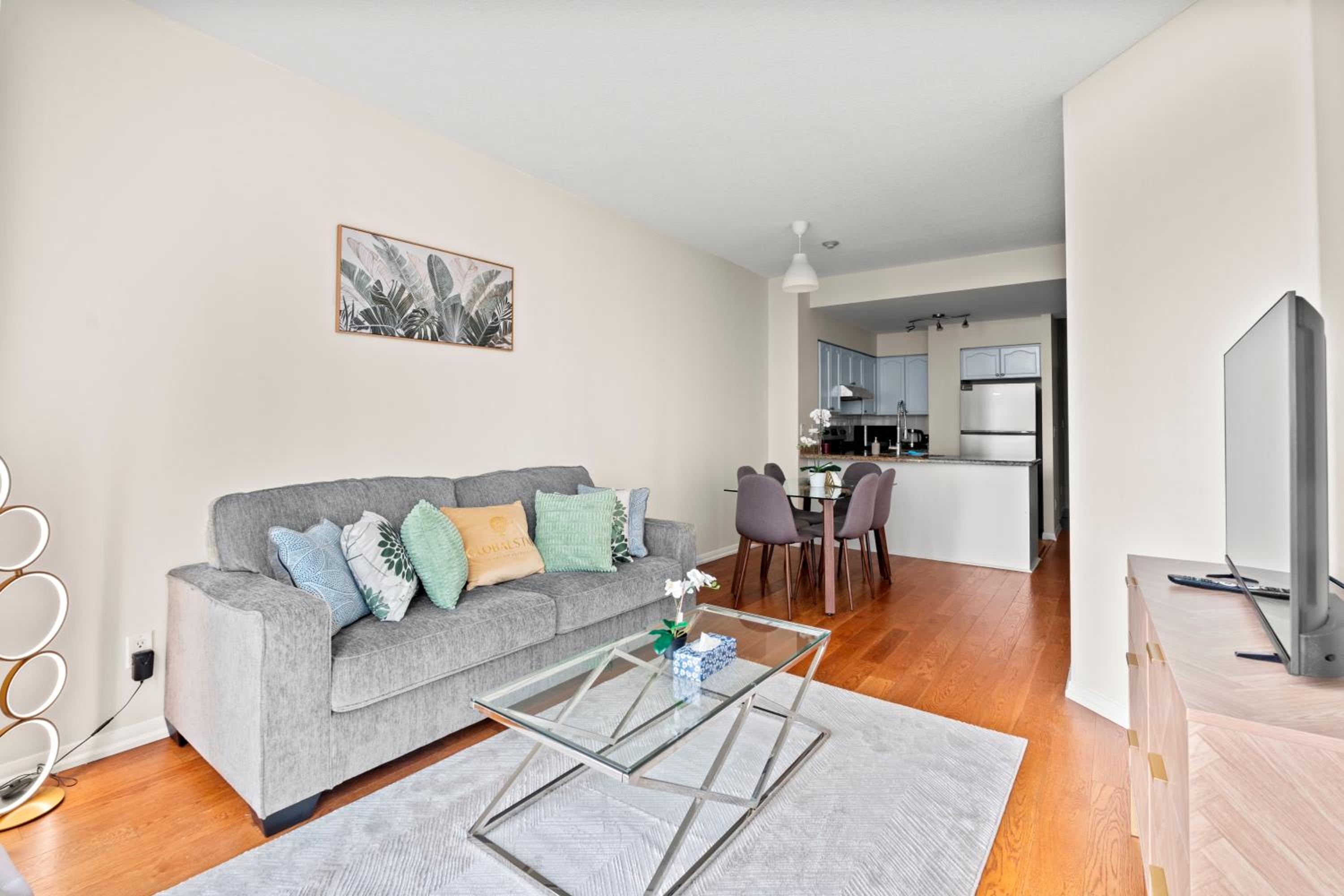 Superior 1Bedroom&DEN Condo with Balcony