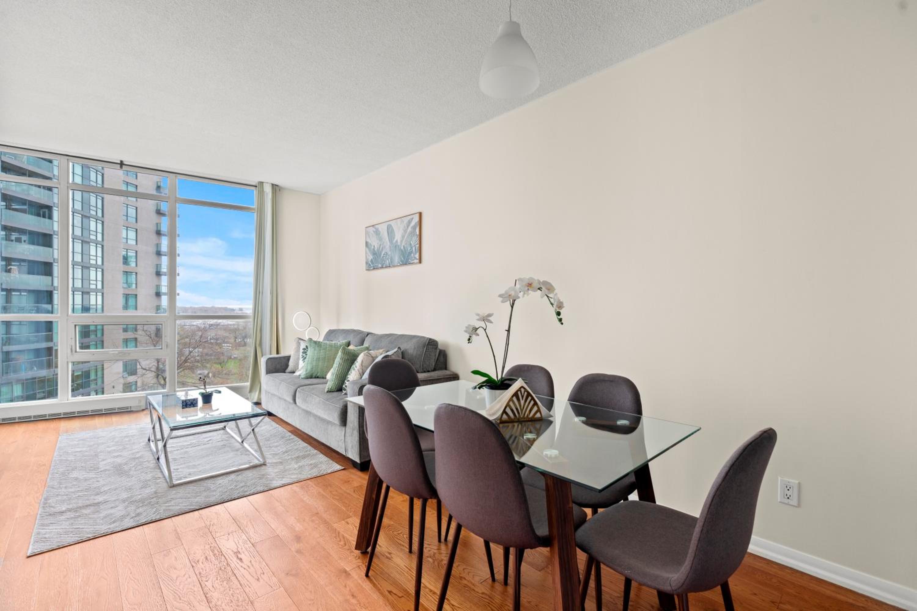 Superior 1Bedroom&DEN Condo with Balcony