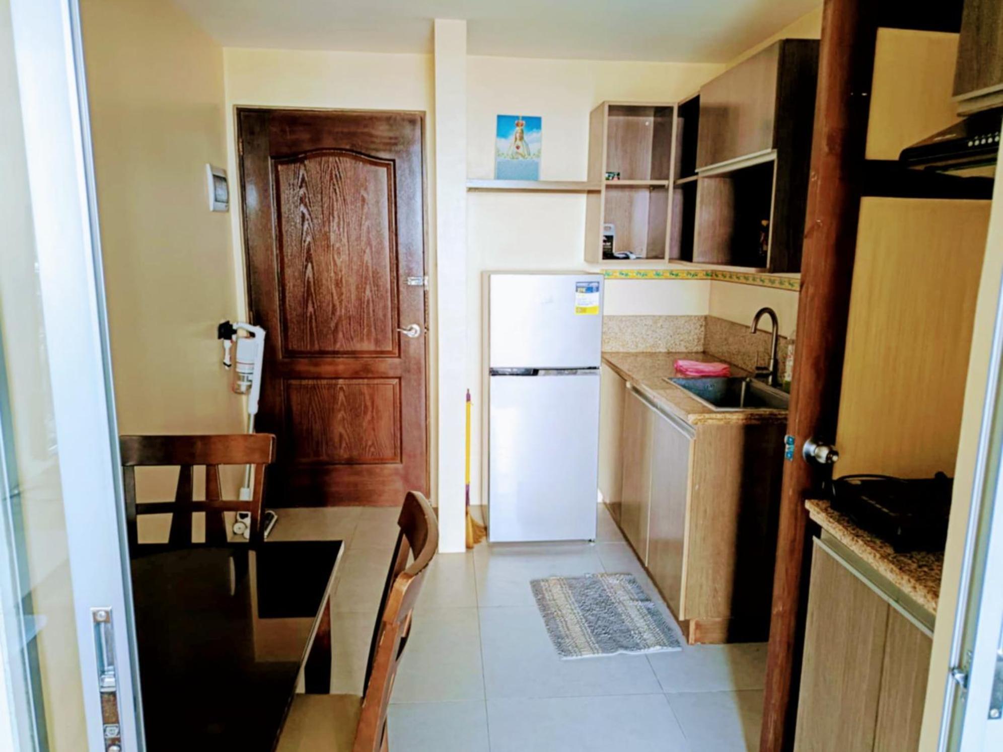 City & Sea View Condo with Balcony Near Ayala