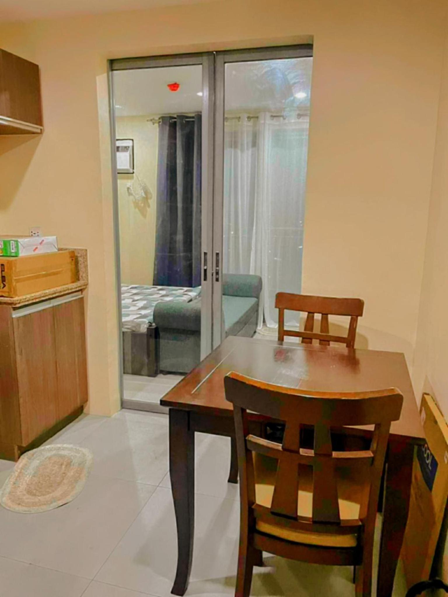 City & Sea View Condo with Balcony Near Ayala
