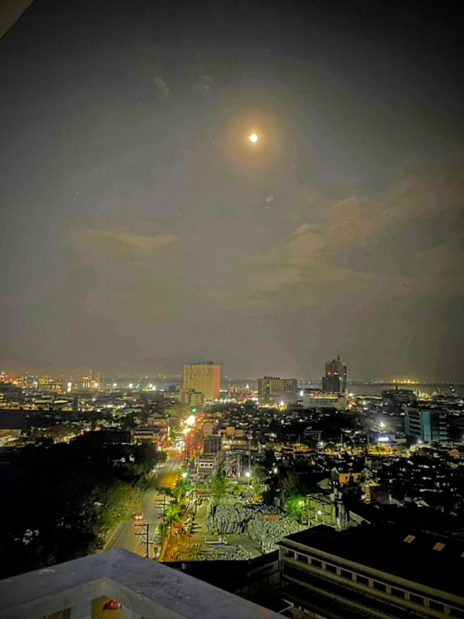 City & Sea View Condo with Balcony Near Ayala