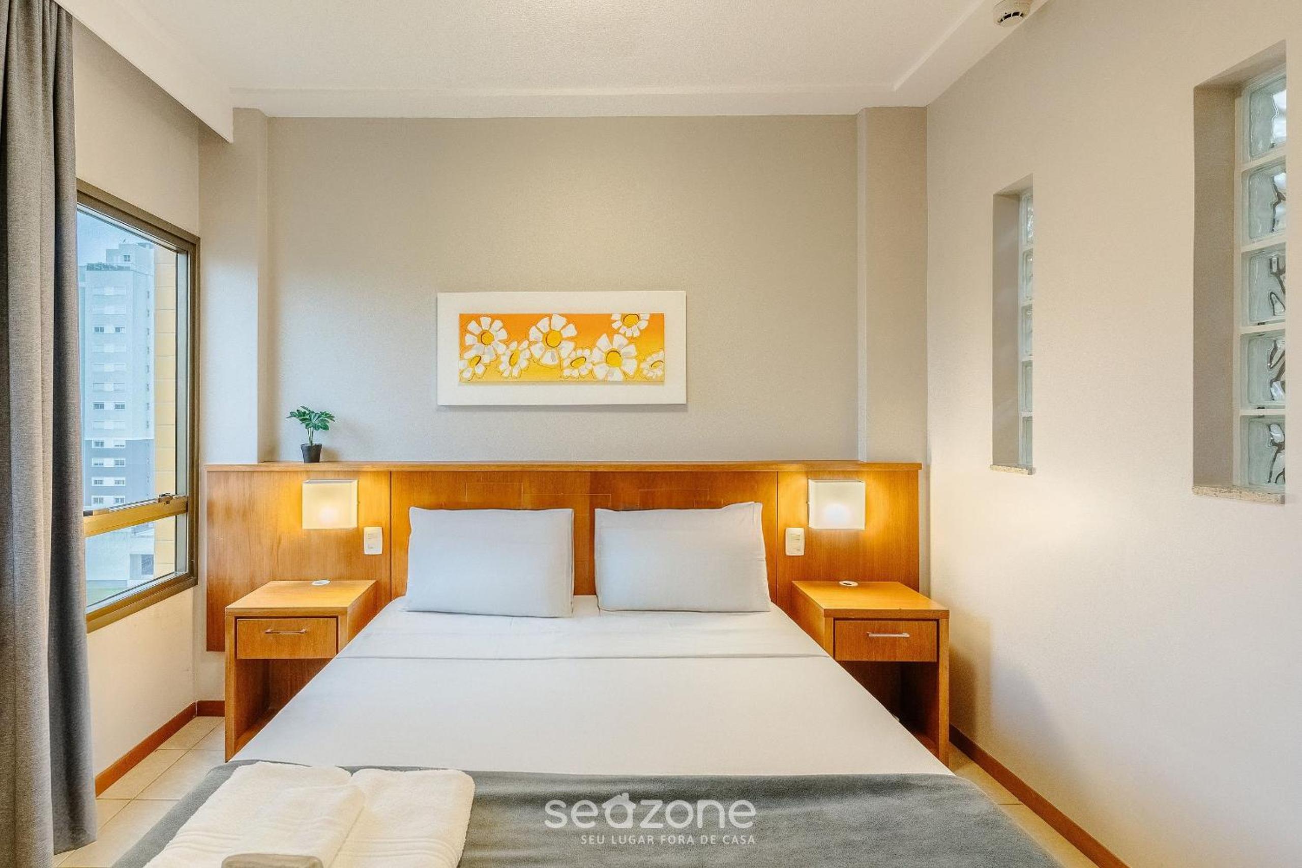 Apartment in a condo with heated pool CUR0905