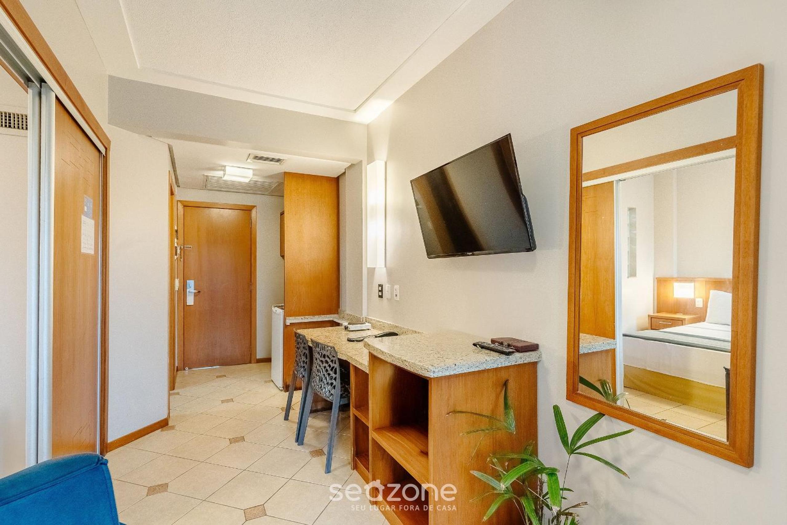 Apartment in a condo with heated pool CUR0905