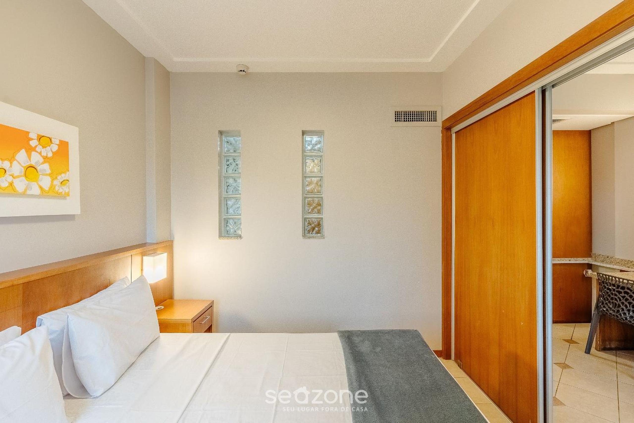 Apartment in a condo with heated pool CUR0905
