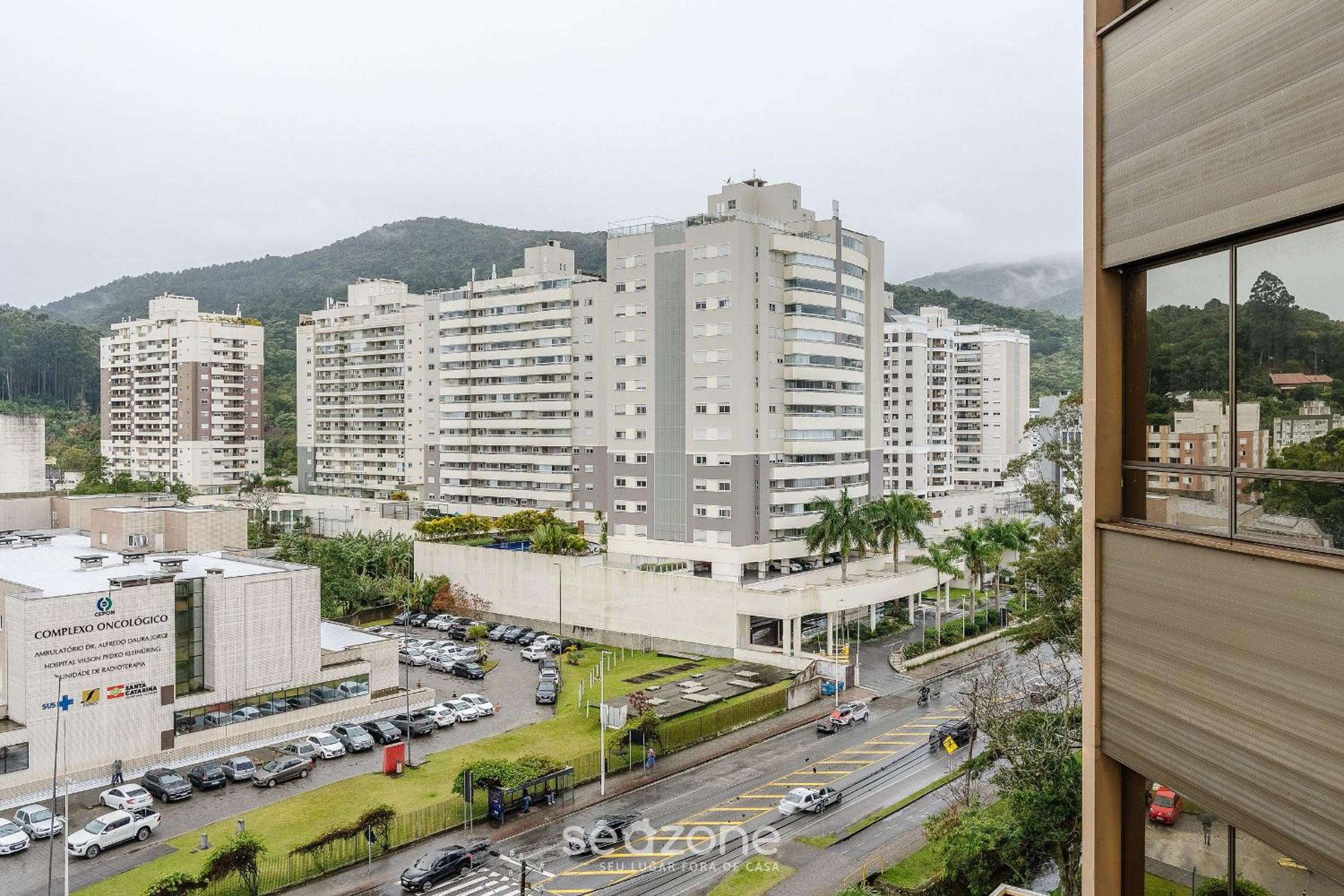 Apartment in a condo with heated pool CUR0905