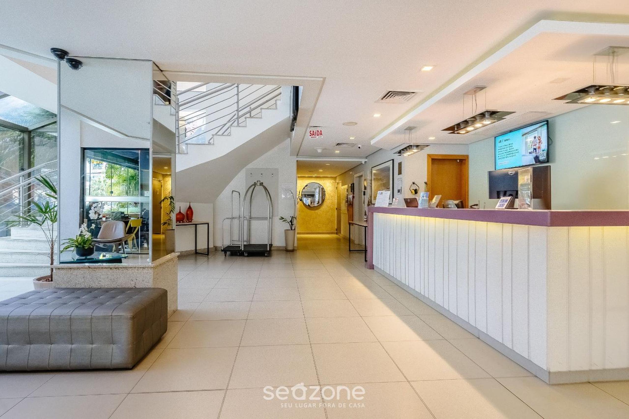 Apartment in a condo with heated pool CUR0905