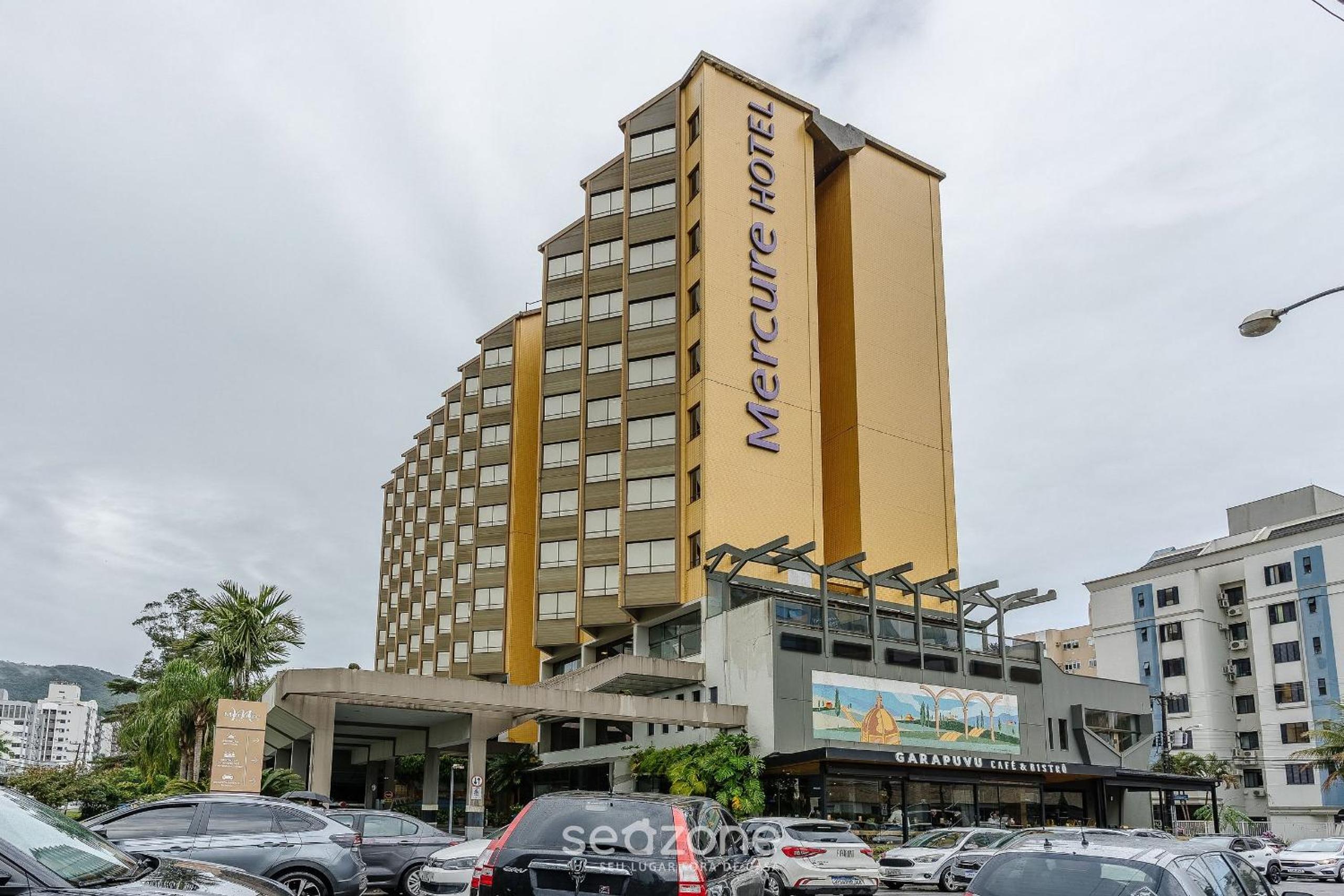 Apartment in a condo with heated pool CUR0905
