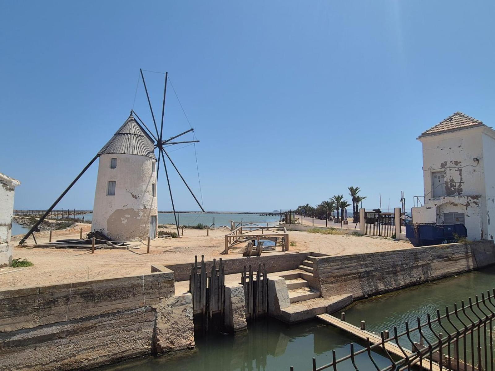 Casa Flamingo - Corner house near beach & boulevard with sea & salt lake view