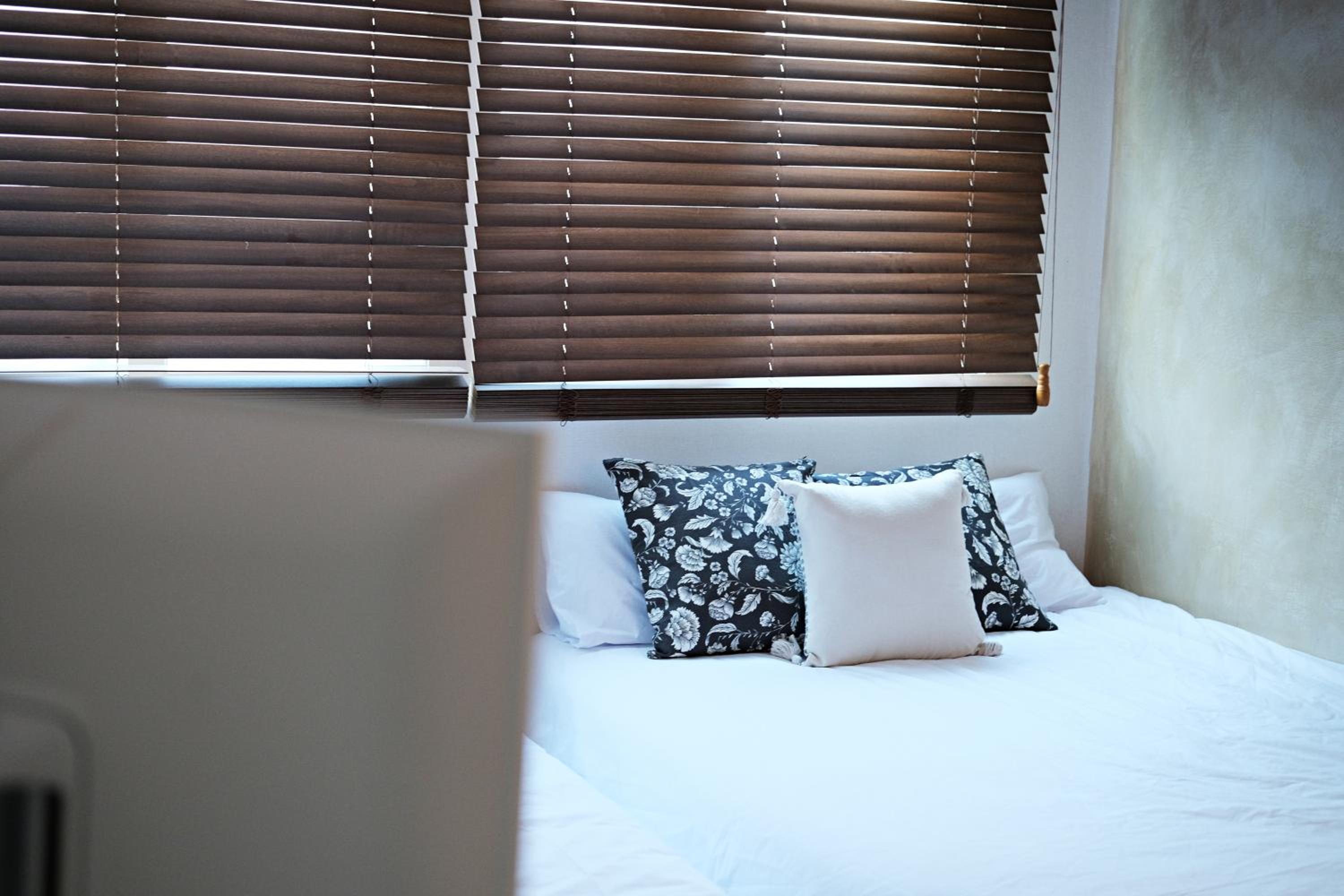 DongMyo Vibe 2BR Home, 4 Beds, 8 Guests