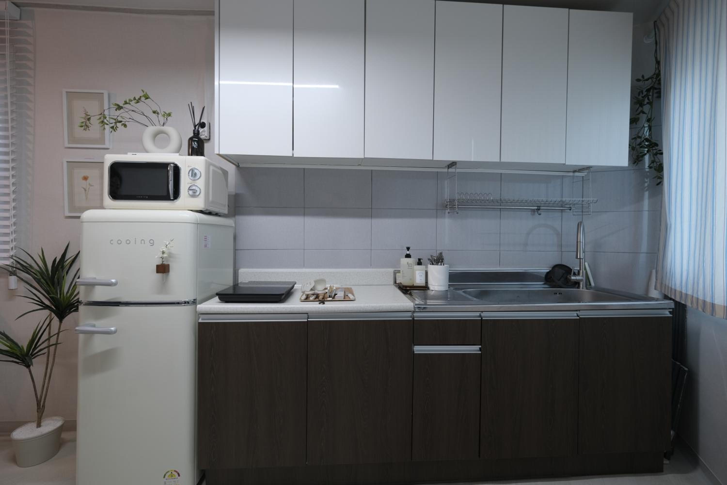 DongMyo Vibe 2BR Home, 4 Beds, 8 Guests