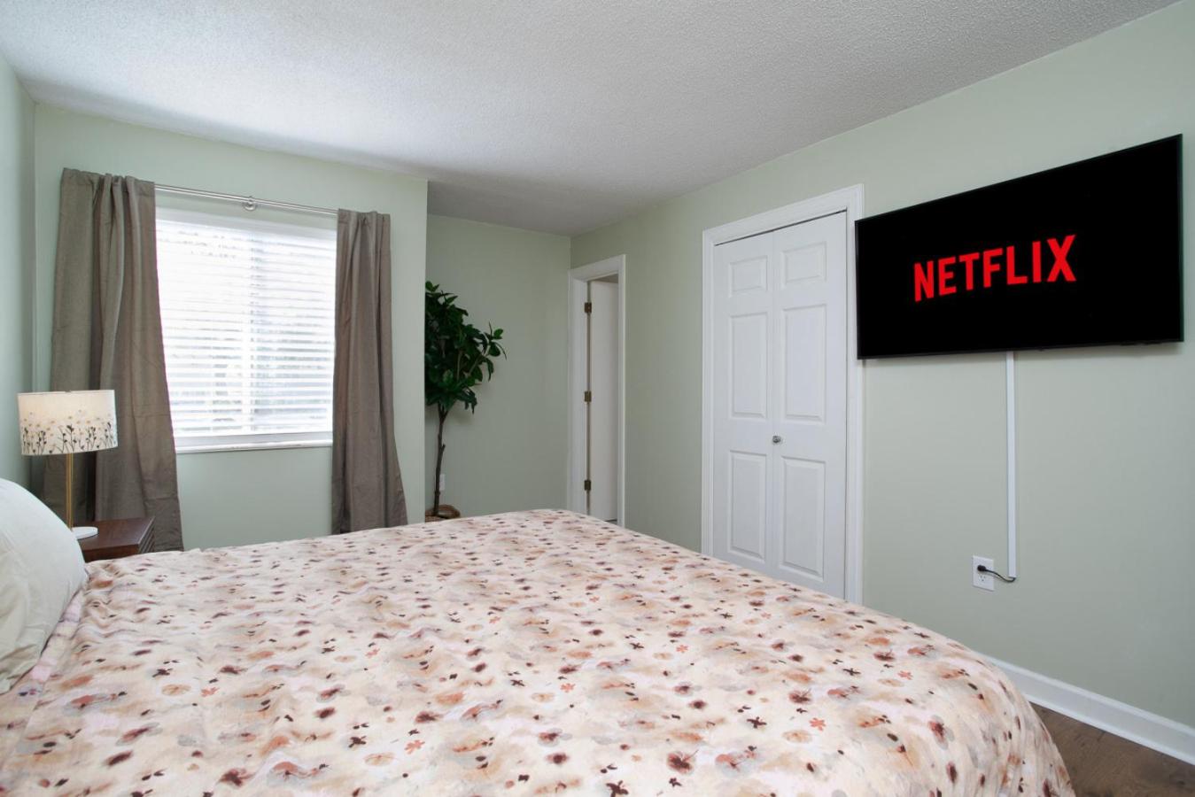 Cloudtop Escape Fireplace Community Amenities!