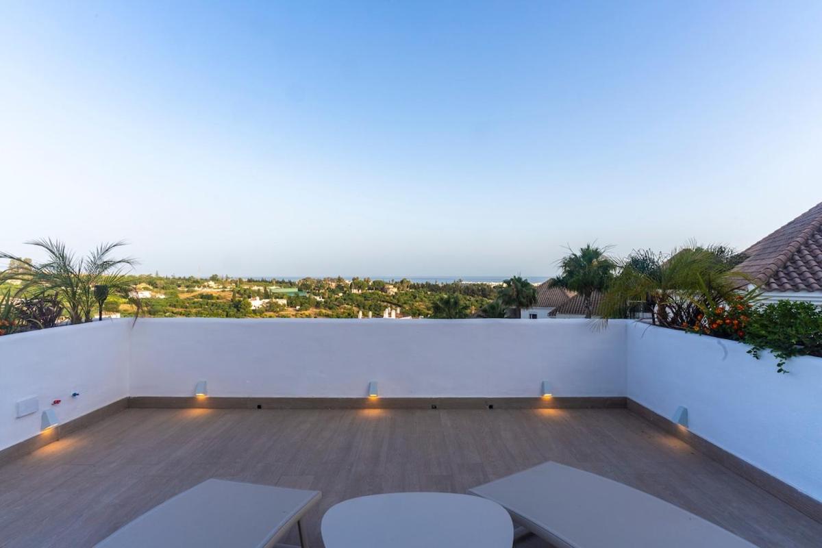 Atico Dúplex en Estepona con Vistas al Mar y Montaña a 10 min de la Playa