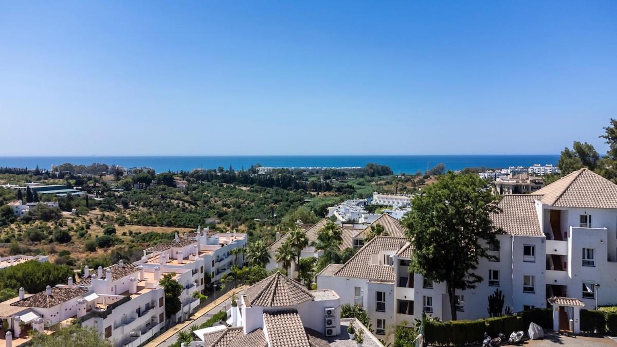 Atico Dúplex en Estepona con Vistas al Mar y Montaña a 10 min de la Playa