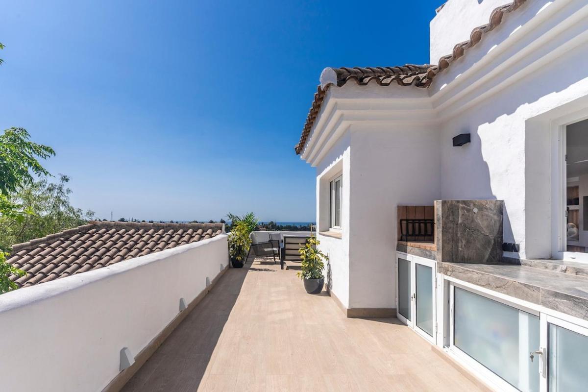 Atico Dúplex en Estepona con Vistas al Mar y Montaña a 10 min de la Playa