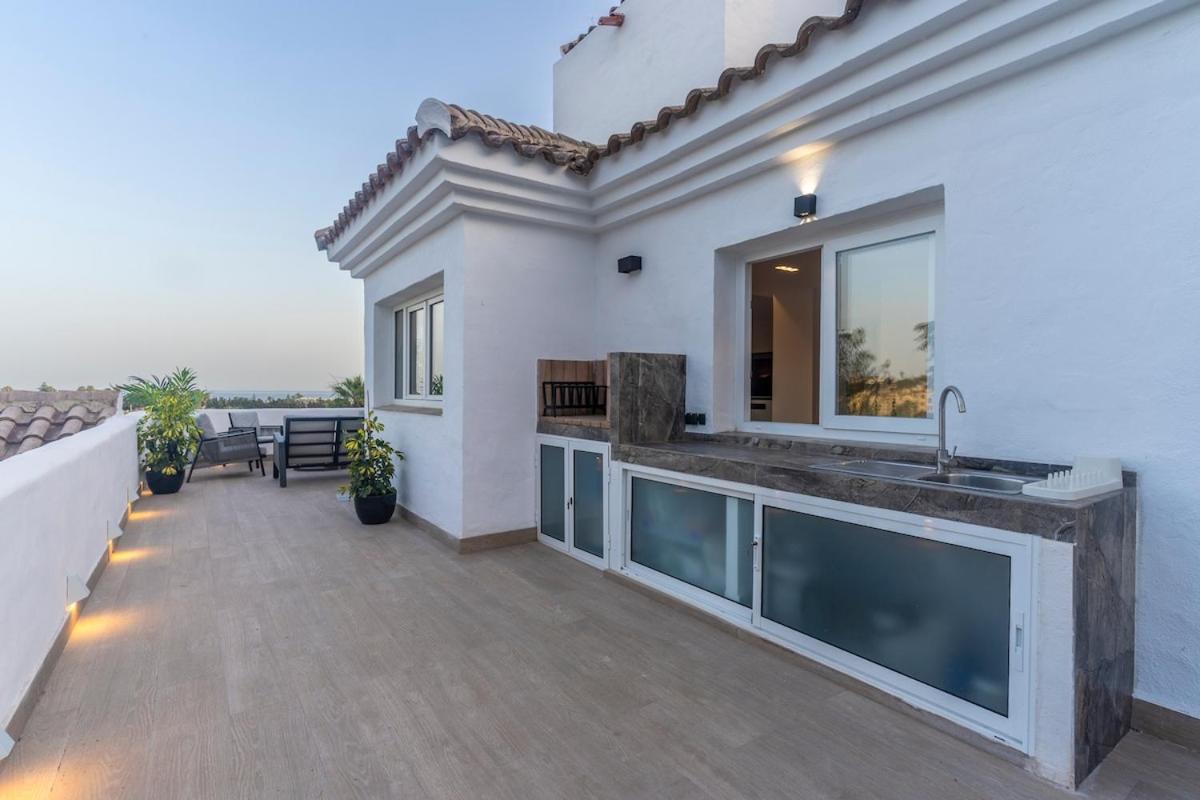 Atico Dúplex en Estepona con Vistas al Mar y Montaña a 10 min de la Playa
