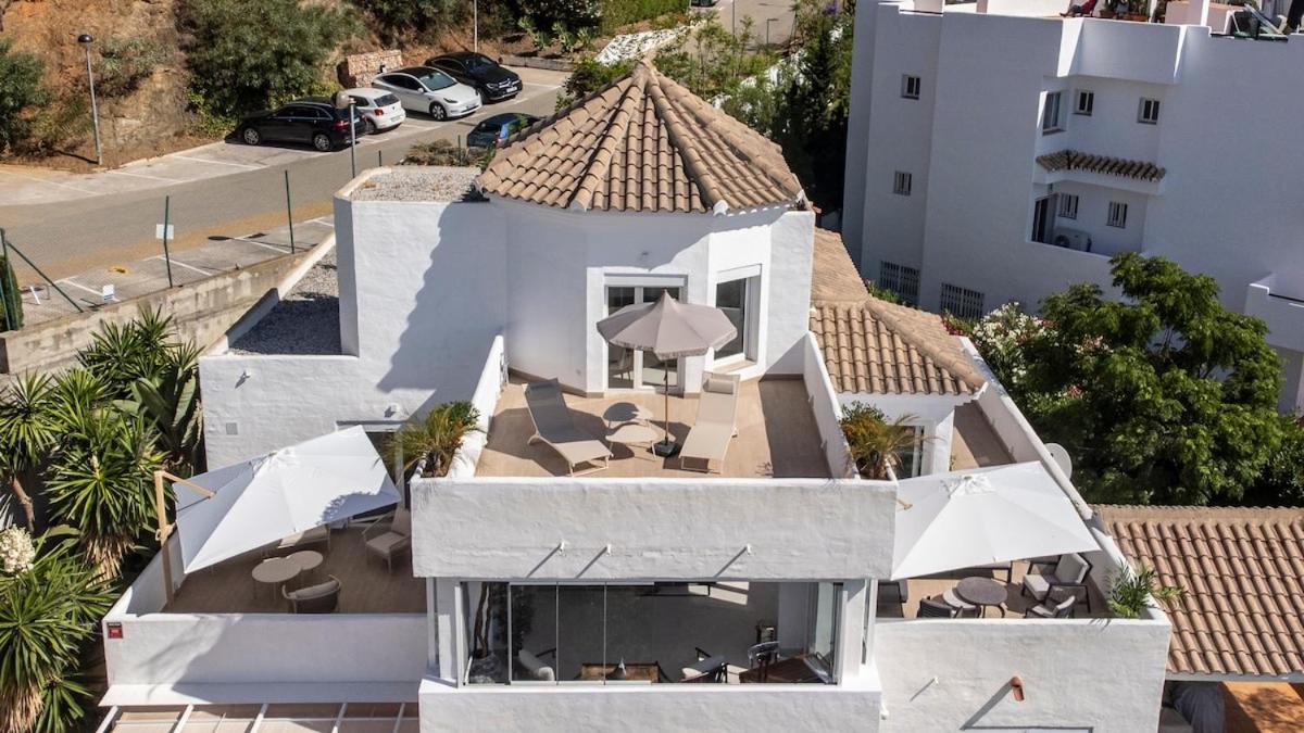 Atico Dúplex en Estepona con Vistas al Mar y Montaña a 10 min de la Playa