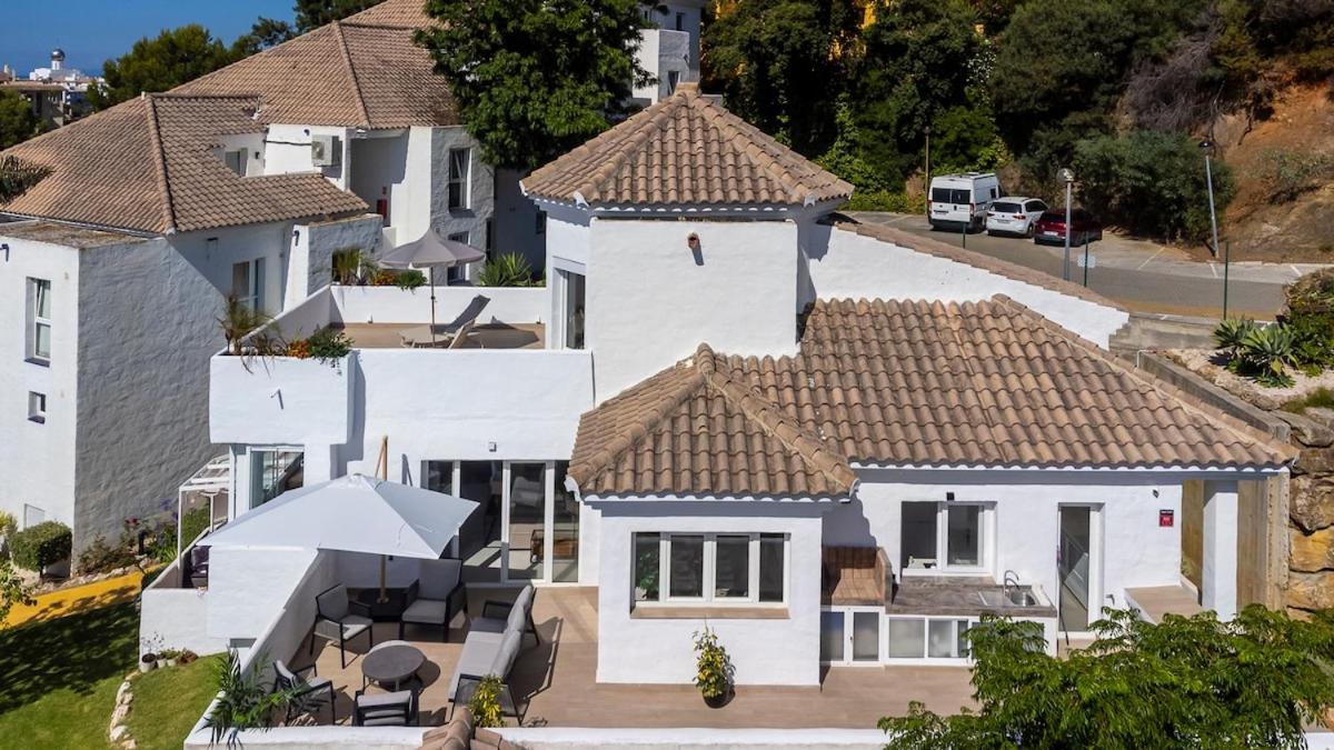 Atico Dúplex en Estepona con Vistas al Mar y Montaña a 10 min de la Playa