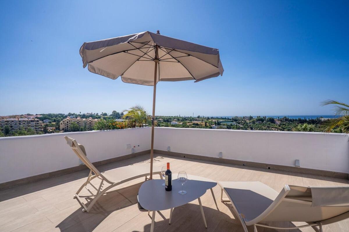 Atico Dúplex en Estepona con Vistas al Mar y Montaña a 10 min de la Playa