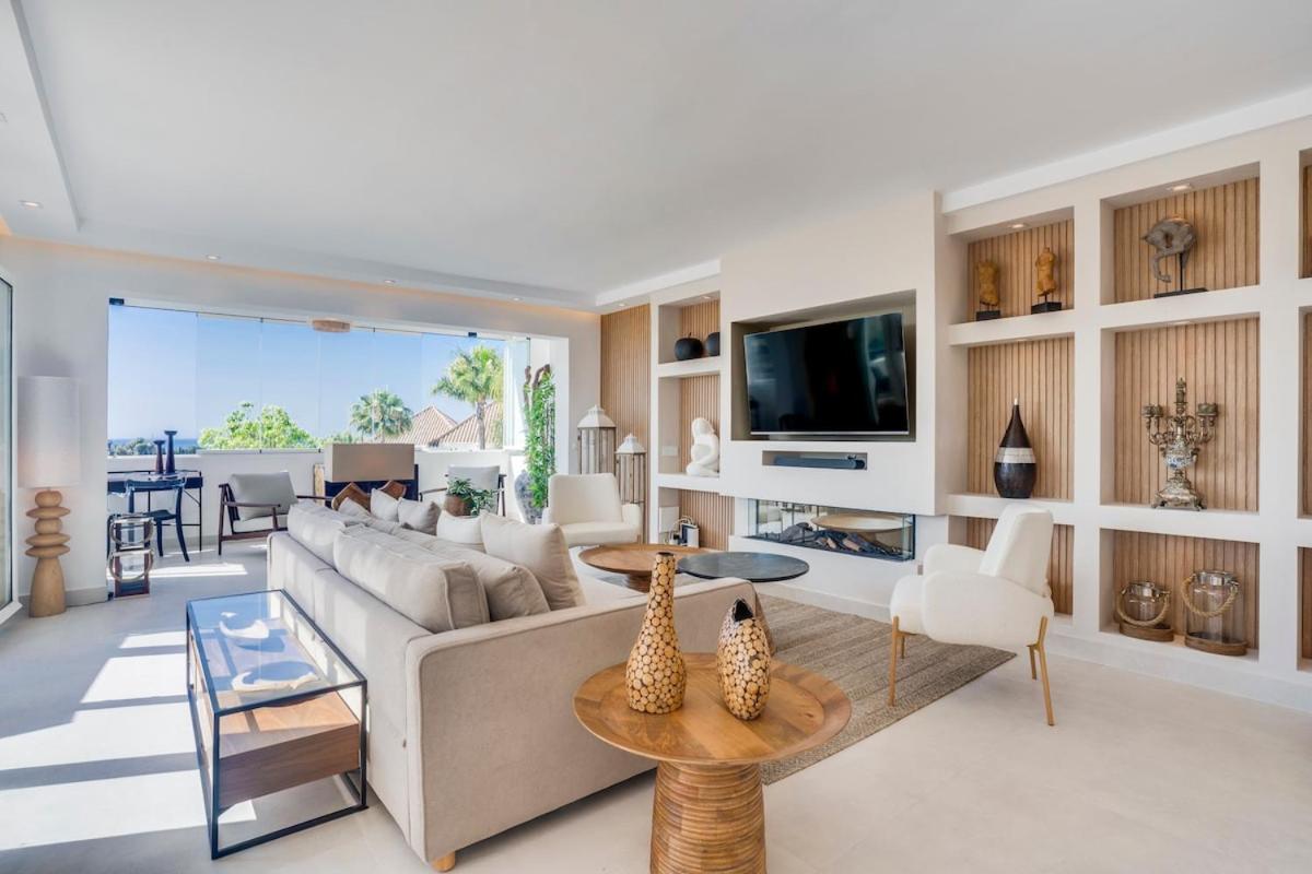 Atico Dúplex en Estepona con Vistas al Mar y Montaña a 10 min de la Playa