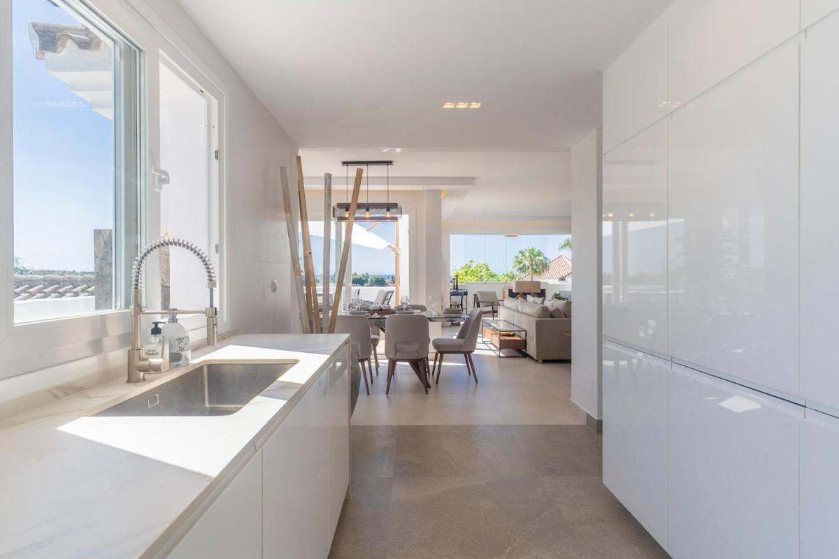 Atico Dúplex en Estepona con Vistas al Mar y Montaña a 10 min de la Playa