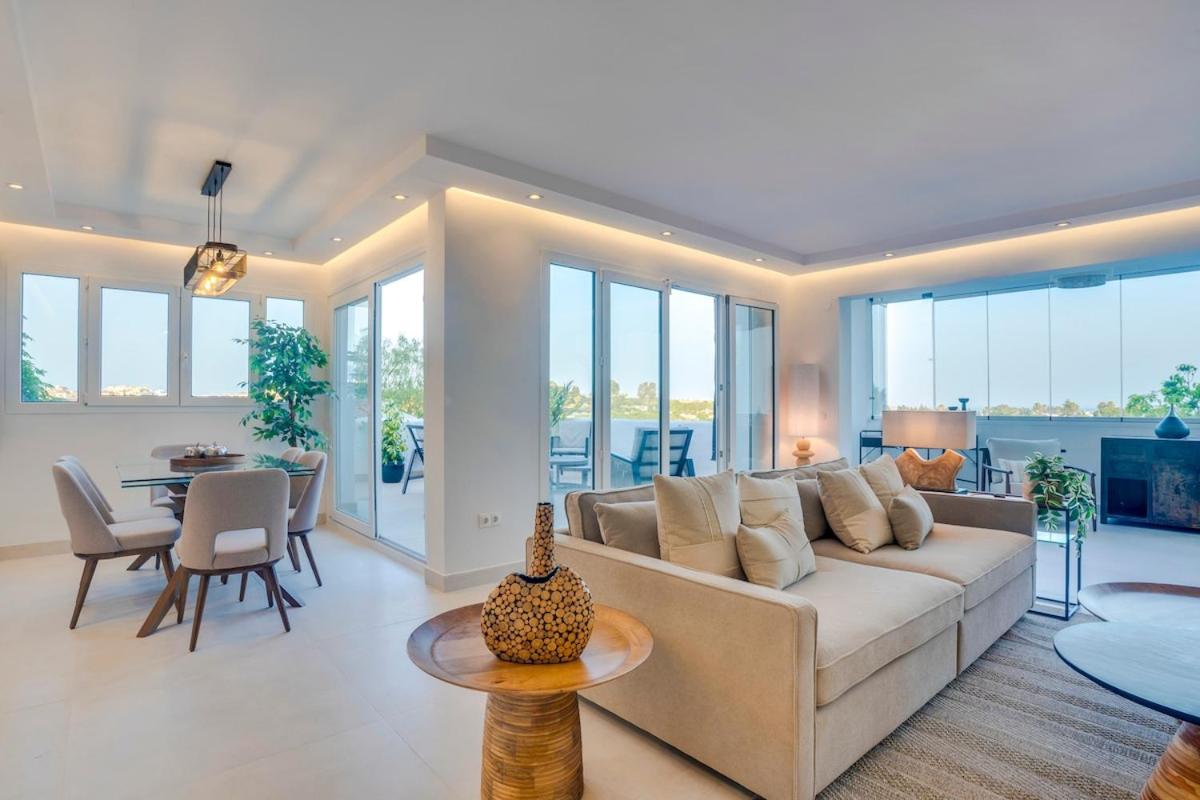 Atico Dúplex en Estepona con Vistas al Mar y Montaña a 10 min de la Playa