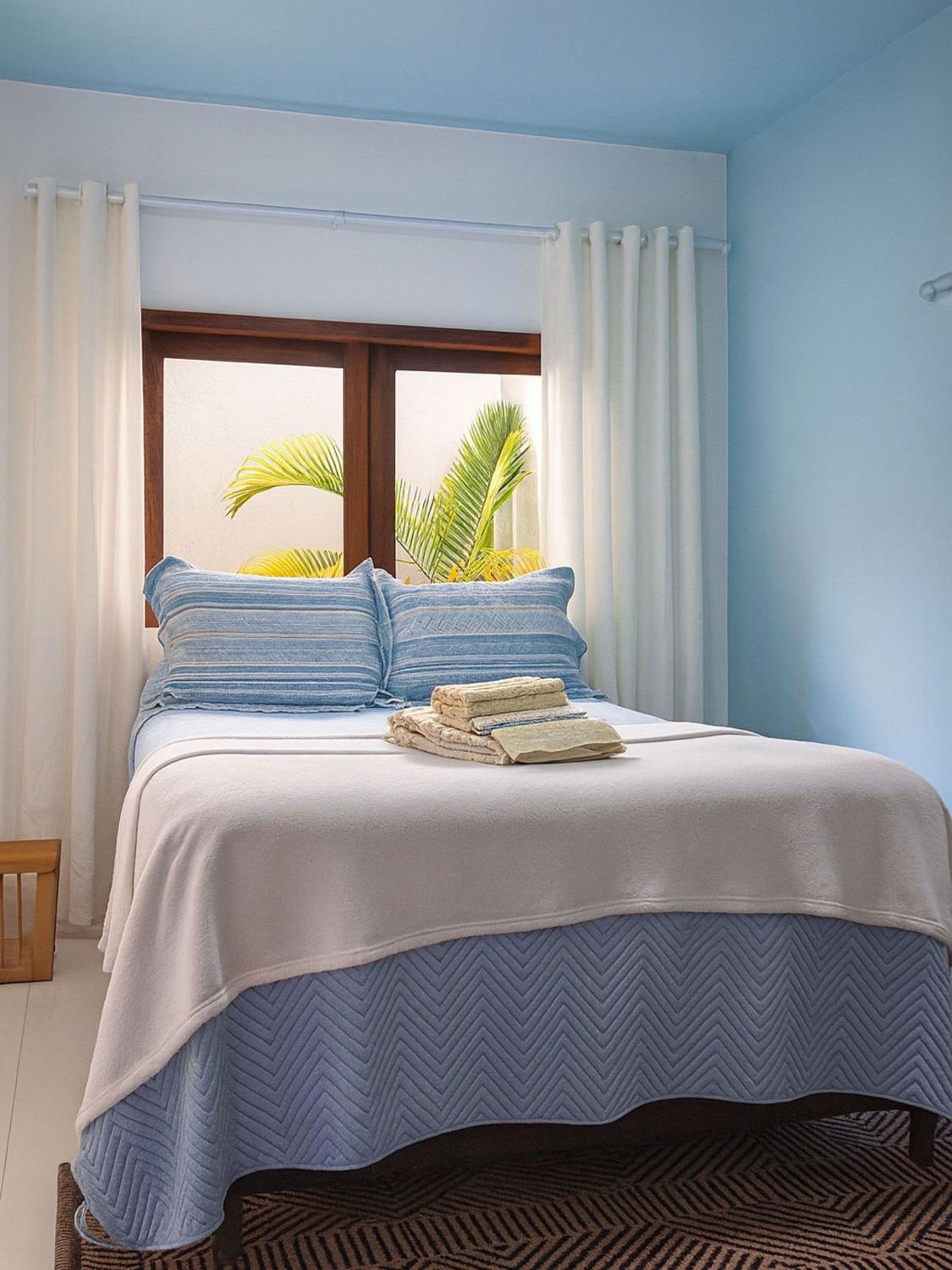 Casa com 2 quartos em condomínio tranquilo, suíte com cama king, ar-condicionado, Wi-Fi rápido, cozinha equipada e garagem privativa